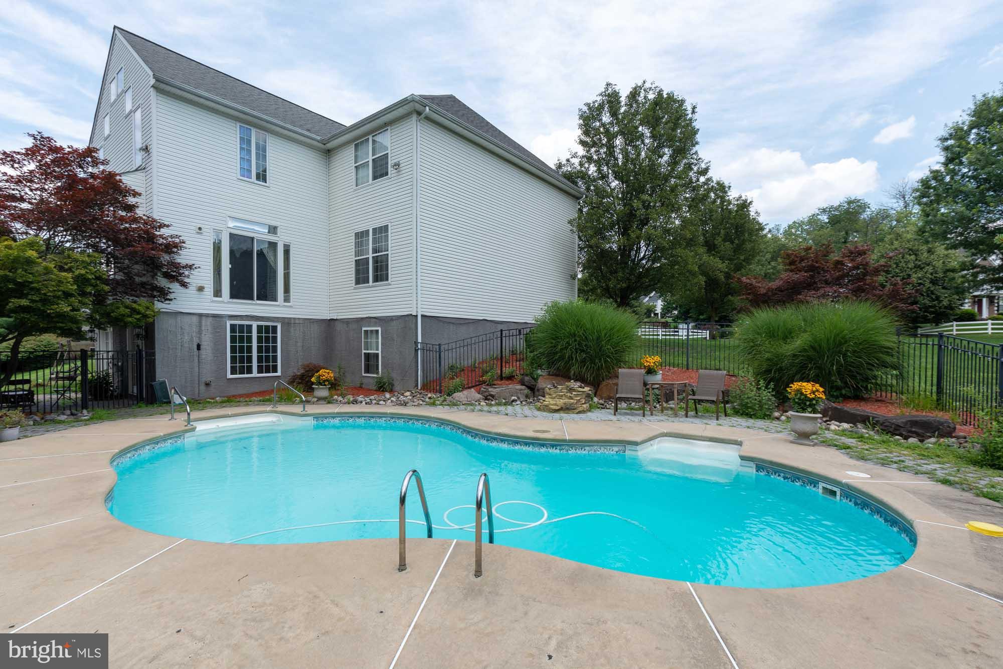 COUNTRY RIDGE - Residential