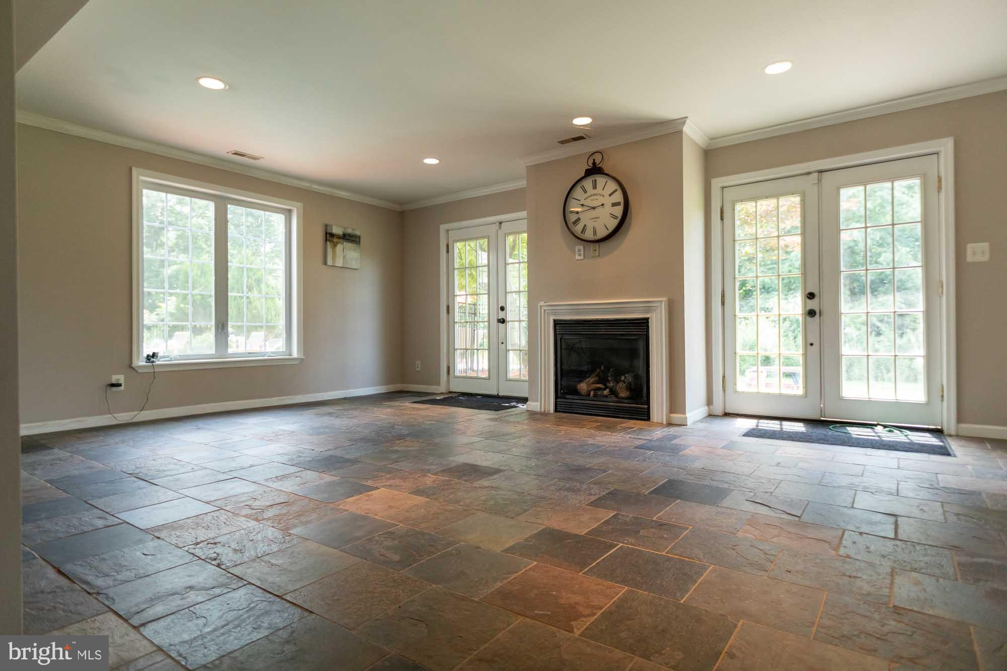 COUNTRY RIDGE - Residential