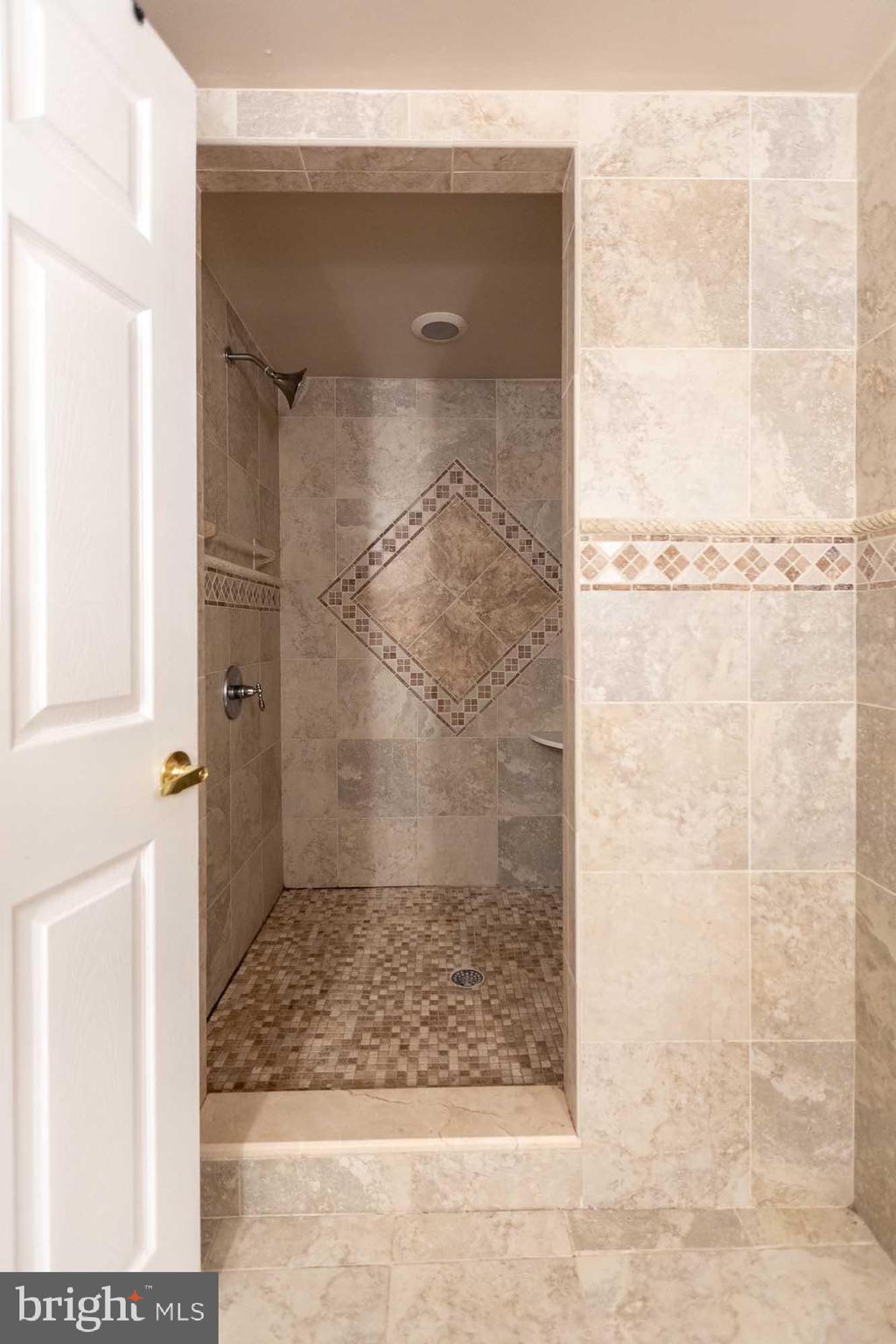 COUNTRY RIDGE - Residential