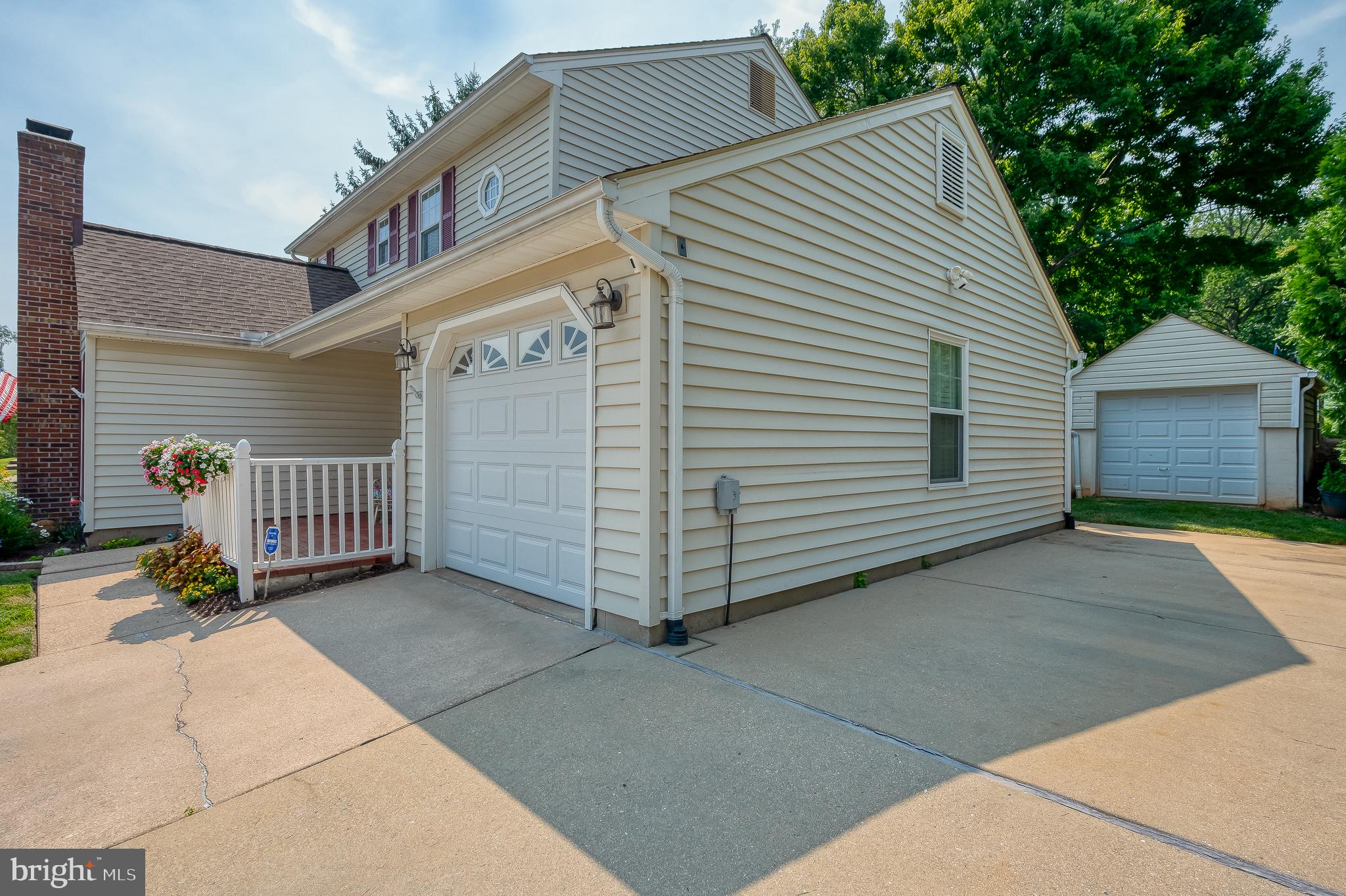 207 HITCHING POST DRIVE