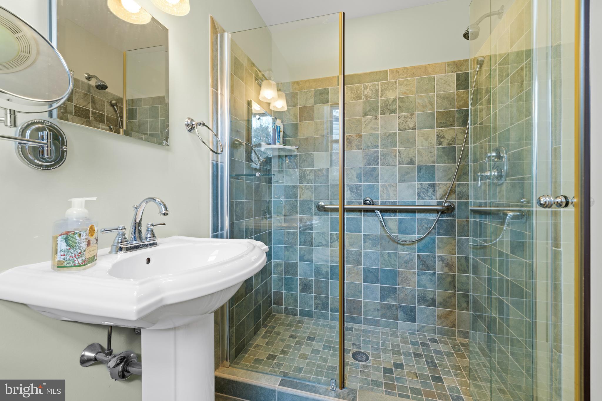 DUN ROVIN - Residential