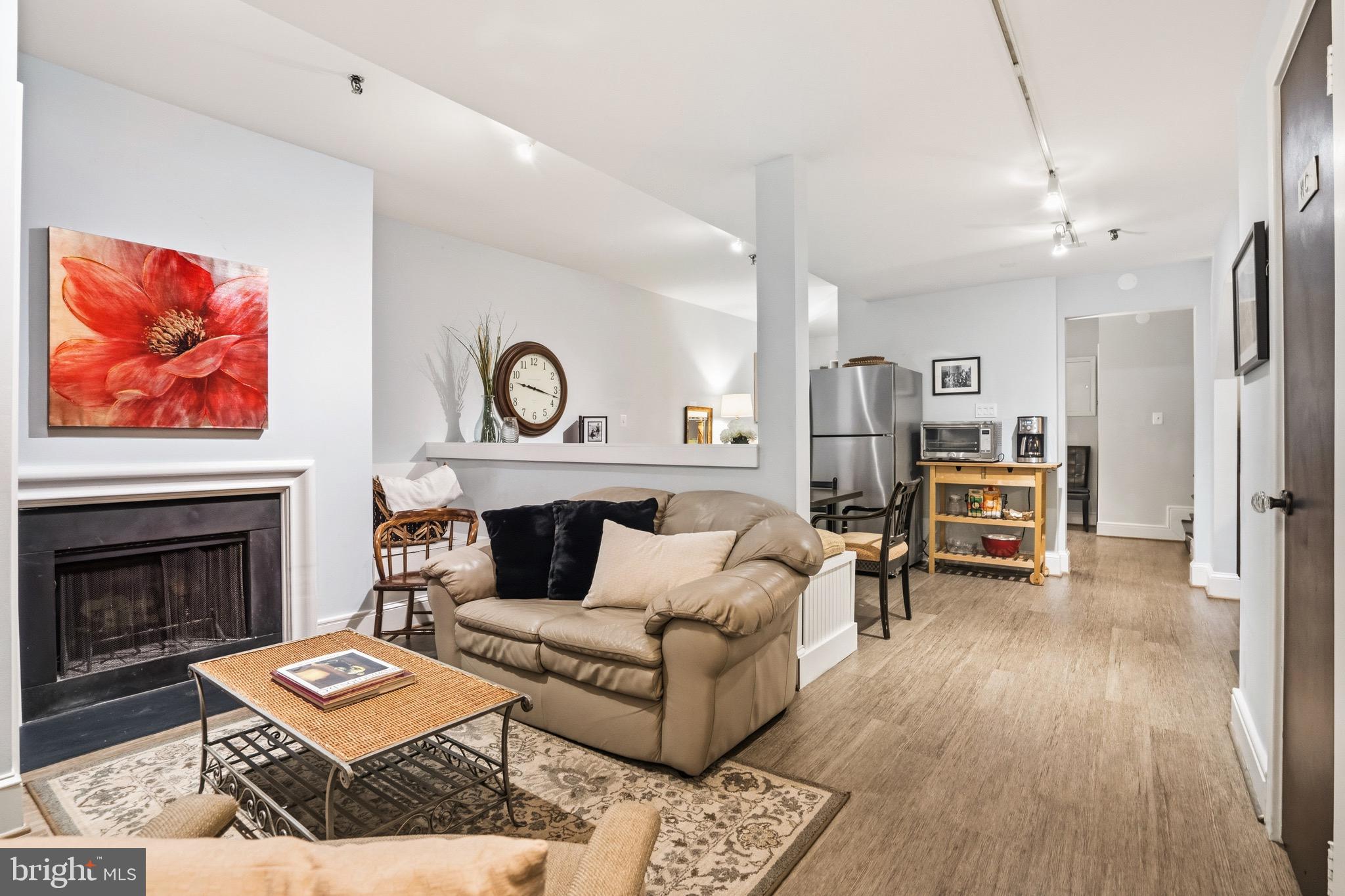 BARRISTER SQUARE - Residential