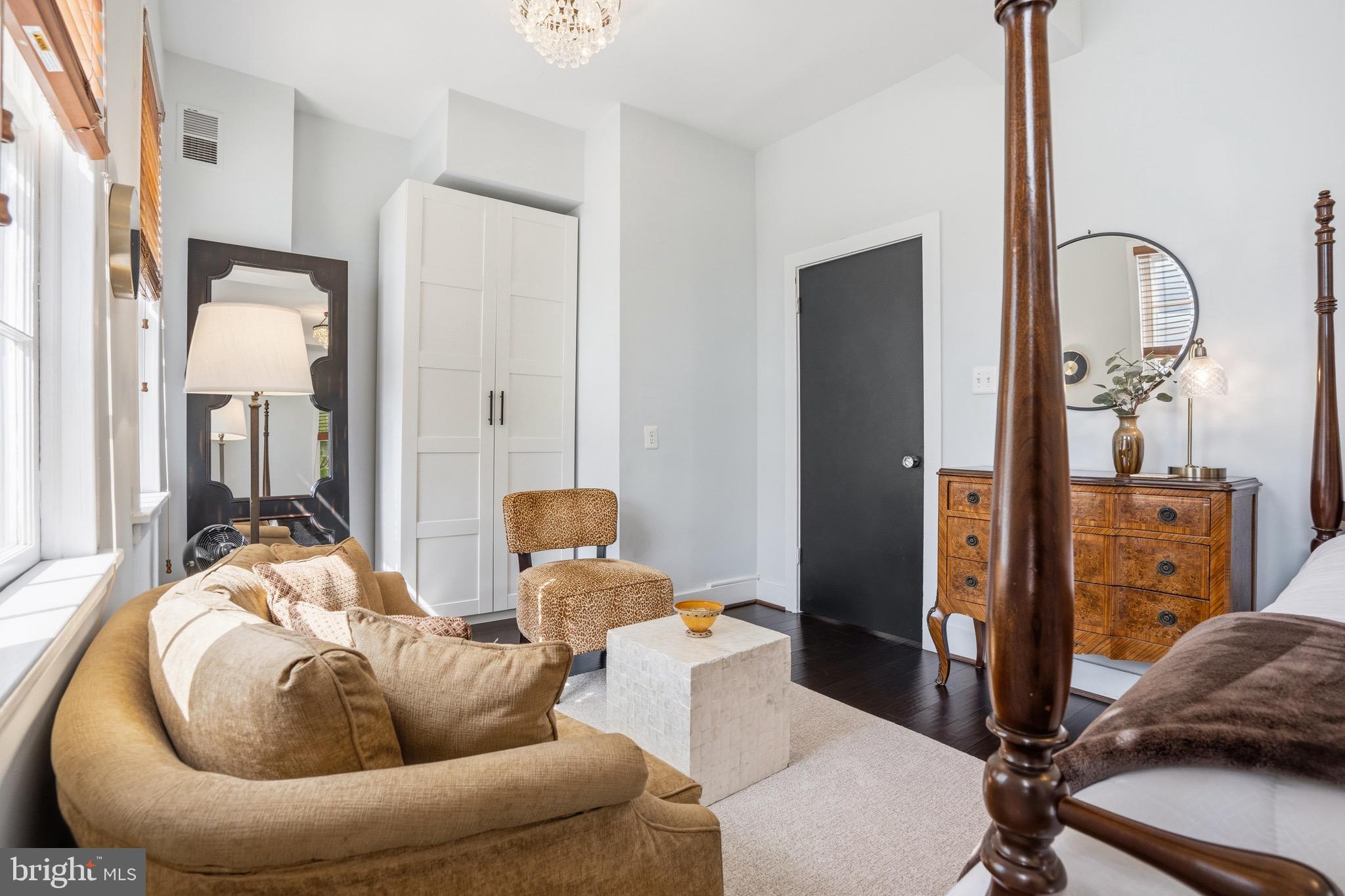 BARRISTER SQUARE - Residential