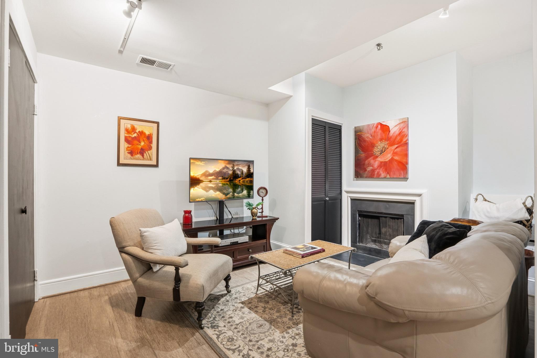 BARRISTER SQUARE - Residential