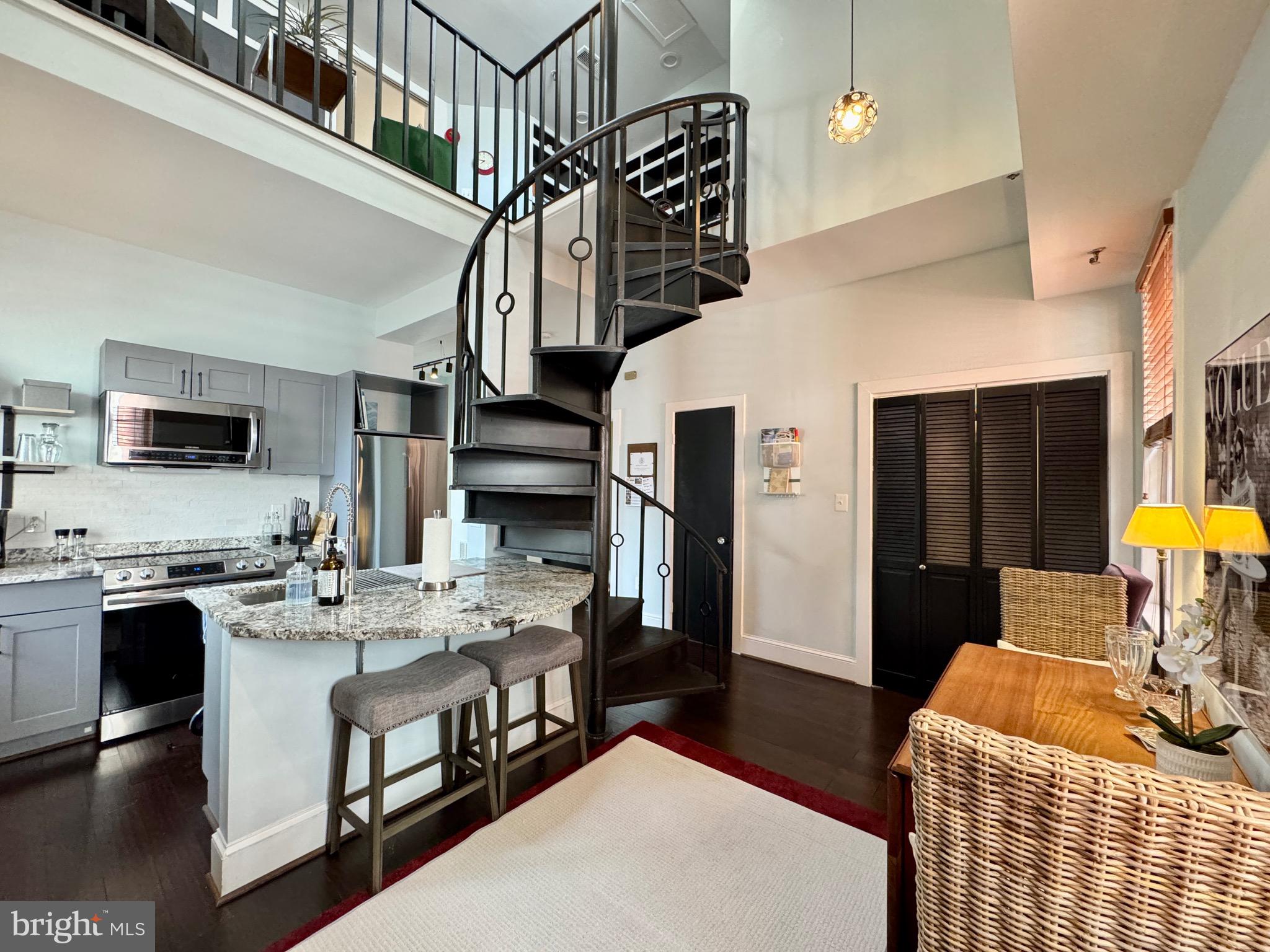 BARRISTER SQUARE - Residential