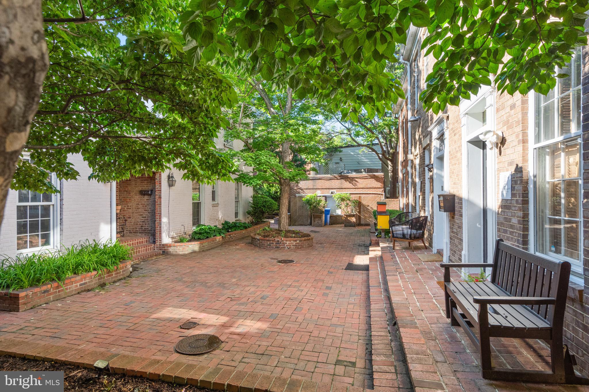 BARRISTER SQUARE - Residential