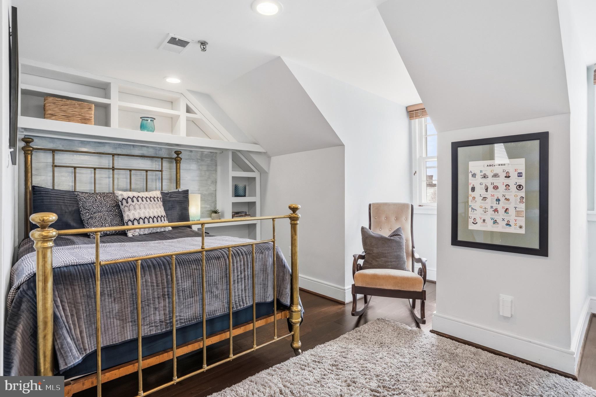 BARRISTER SQUARE - Residential