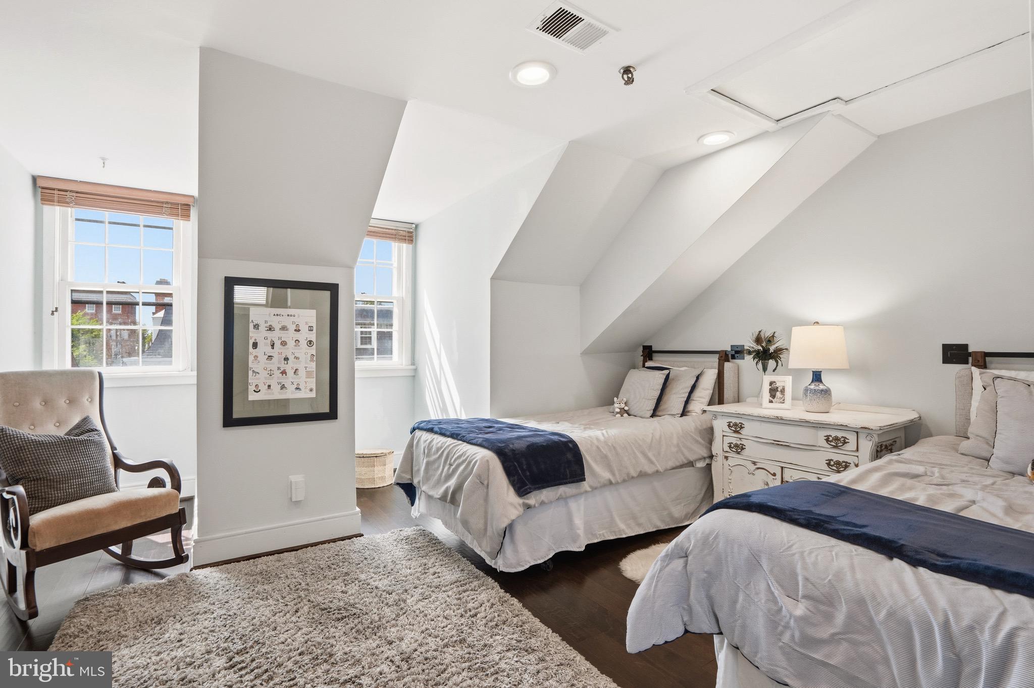 BARRISTER SQUARE - Residential