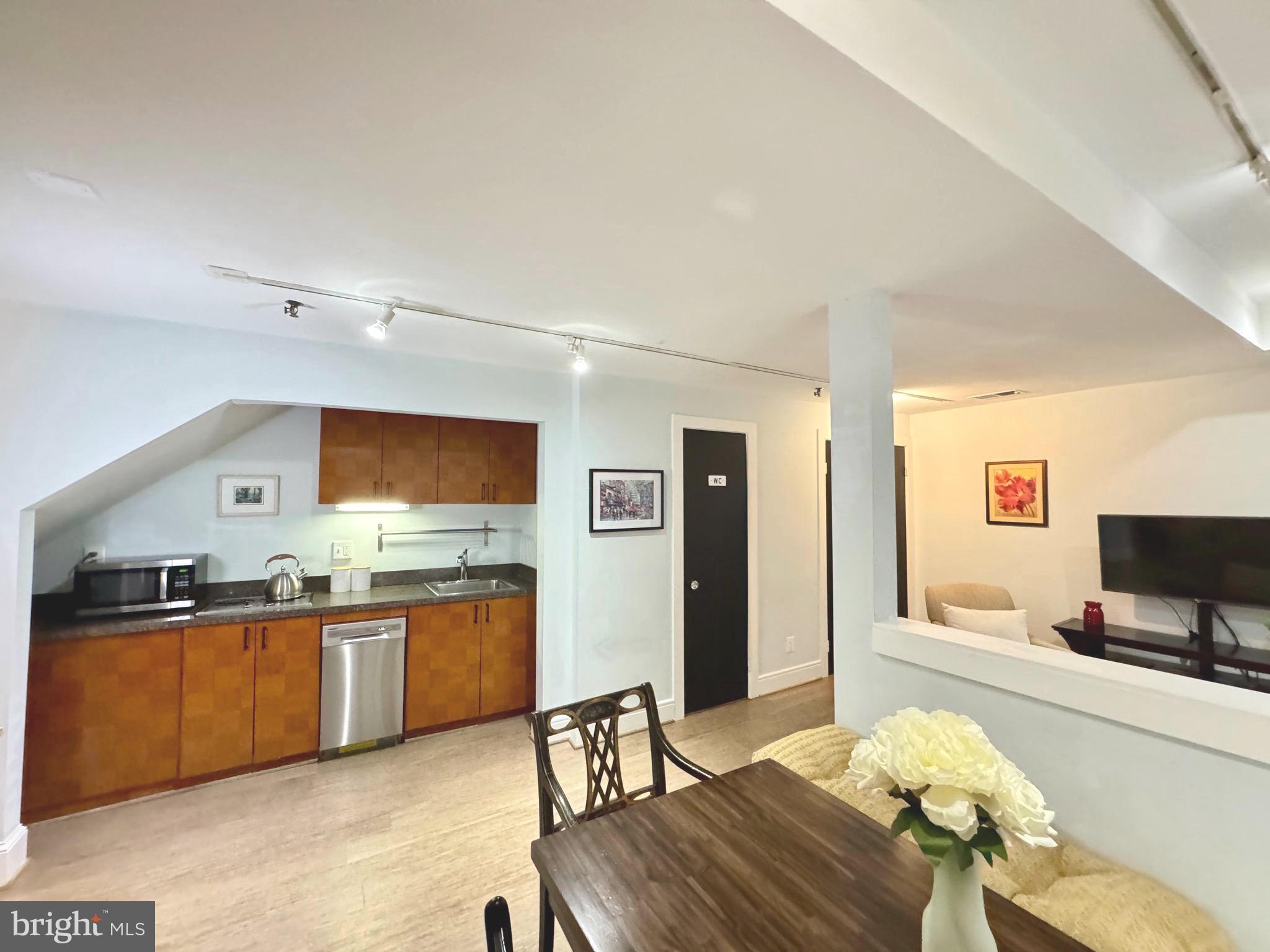 BARRISTER SQUARE - Residential
