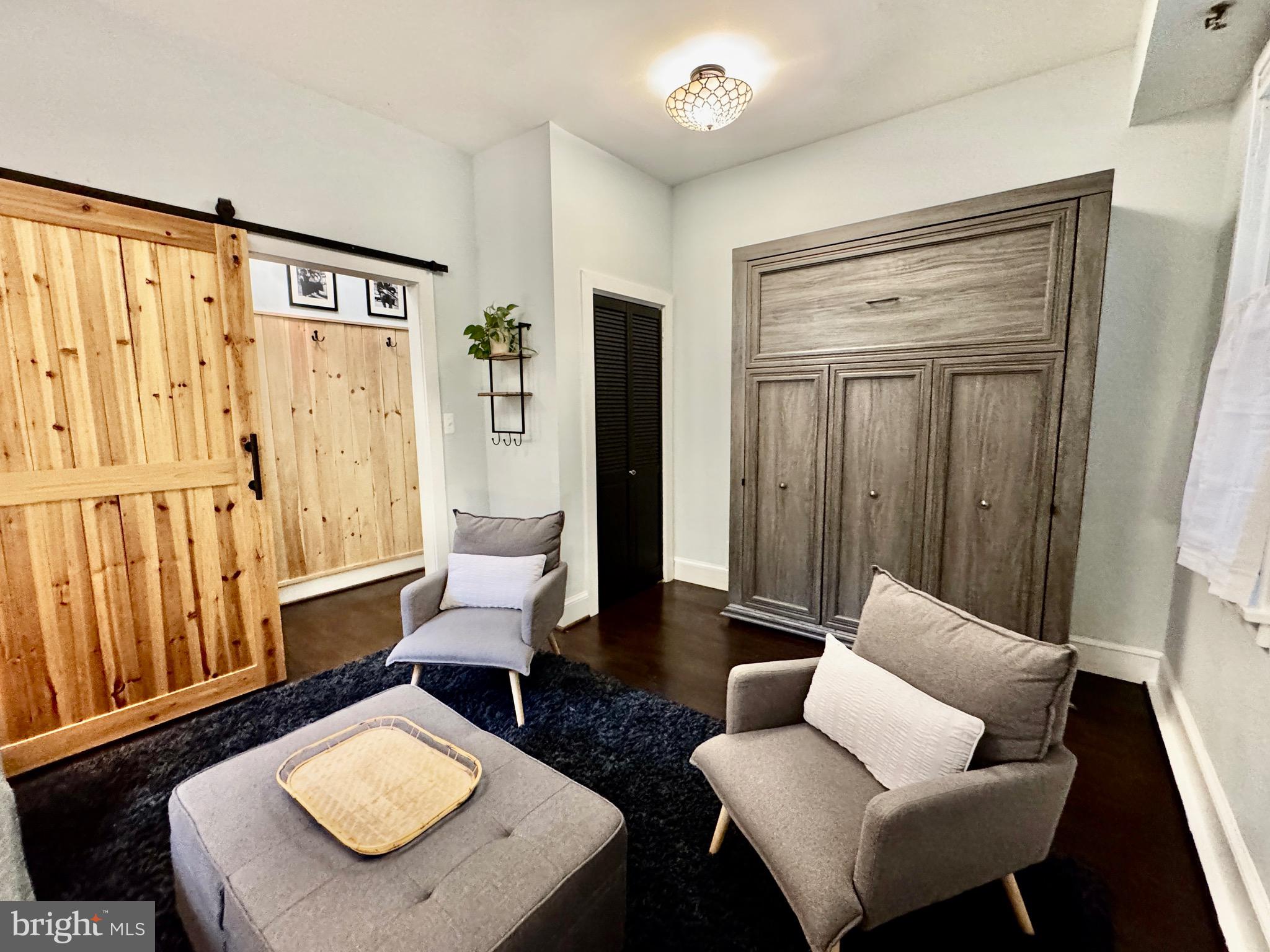 BARRISTER SQUARE - Residential