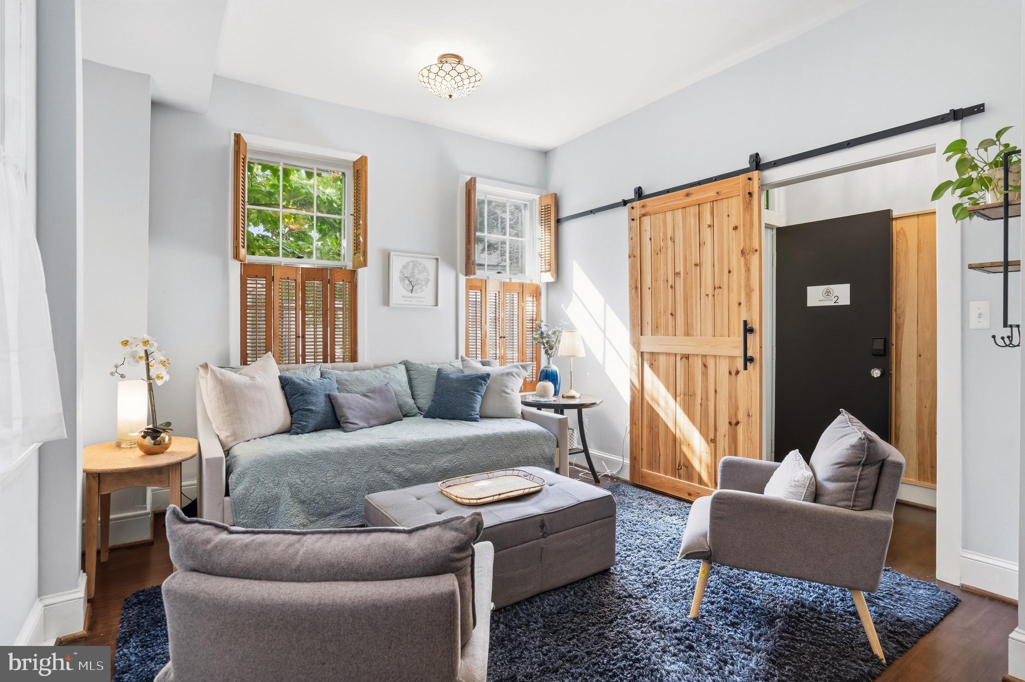 BARRISTER SQUARE - Residential