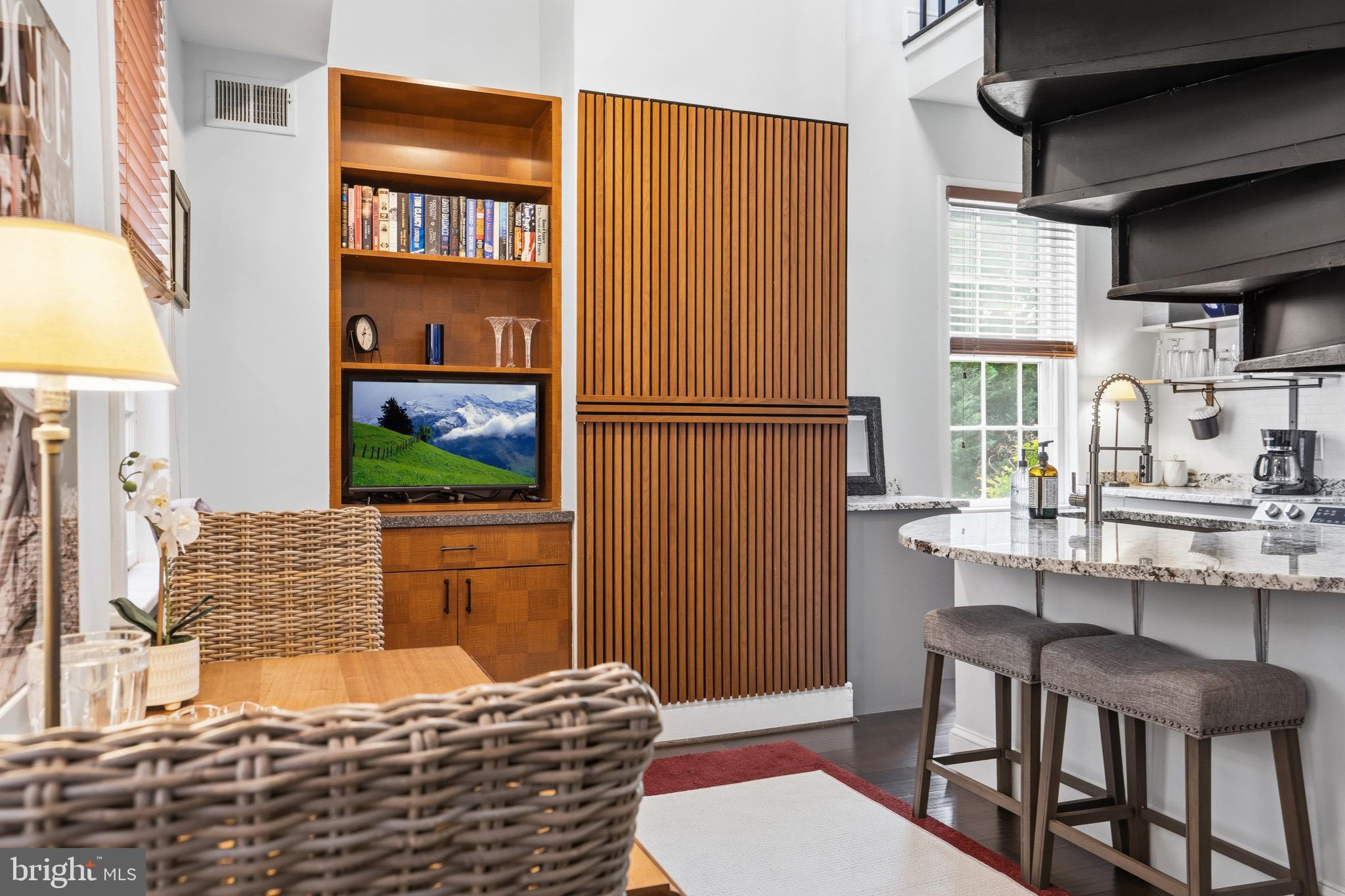 BARRISTER SQUARE - Residential