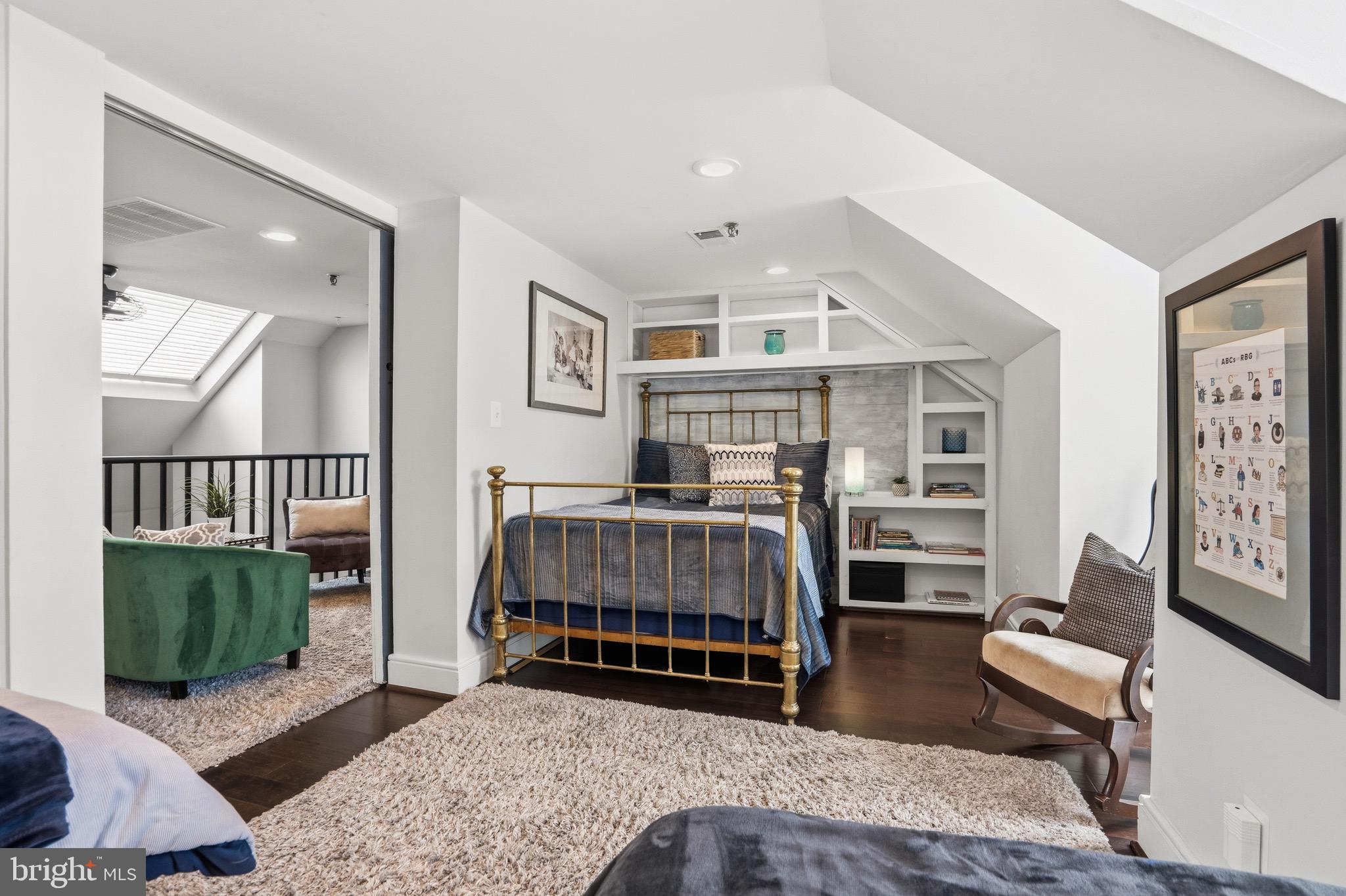 BARRISTER SQUARE - Residential