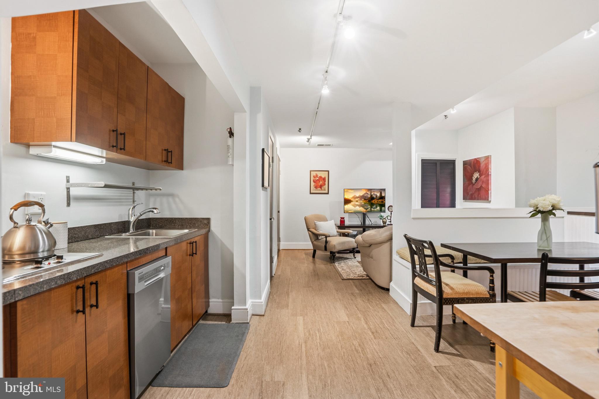 BARRISTER SQUARE - Residential