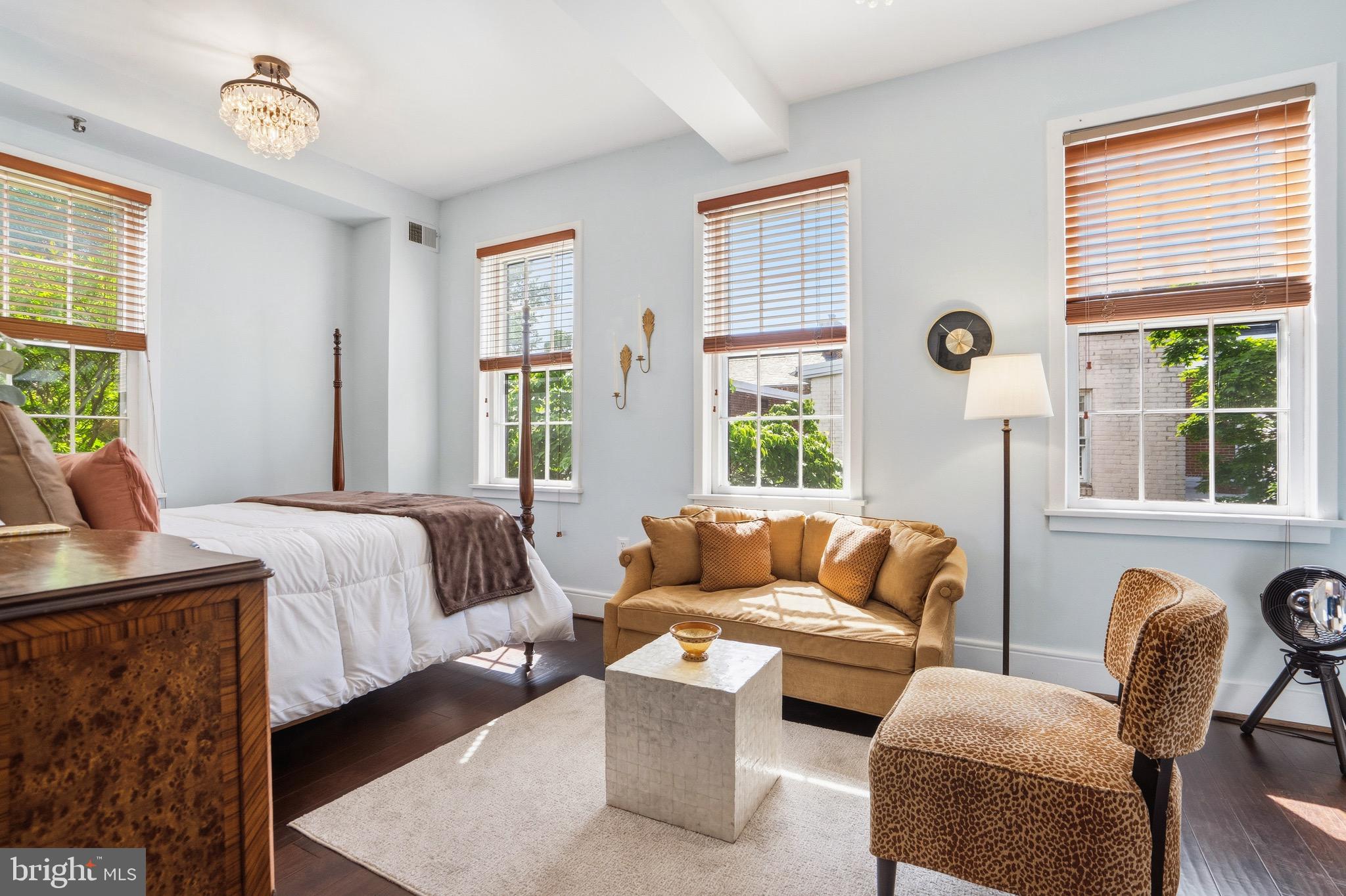 BARRISTER SQUARE - Residential