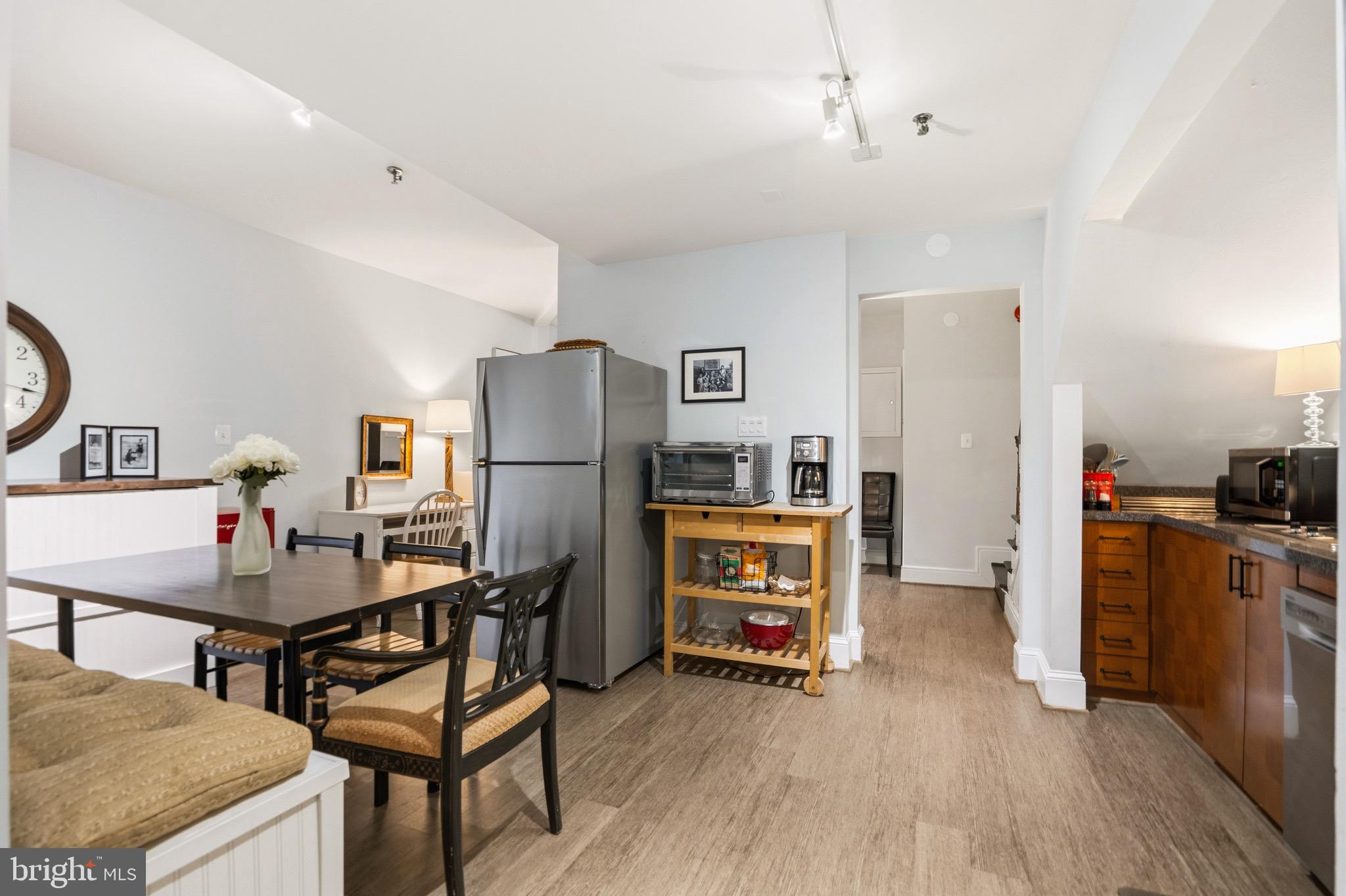 BARRISTER SQUARE - Residential