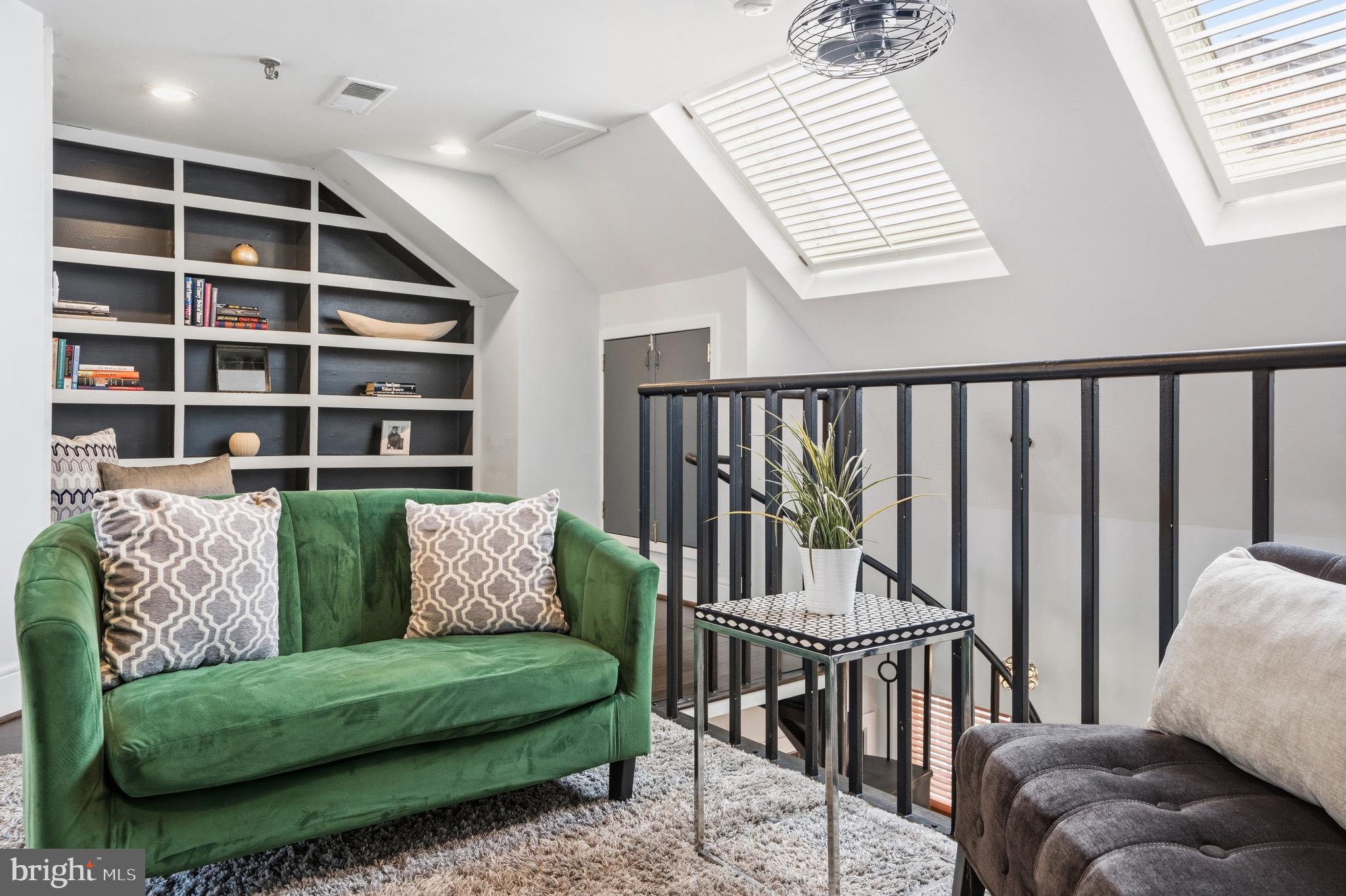 BARRISTER SQUARE - Residential