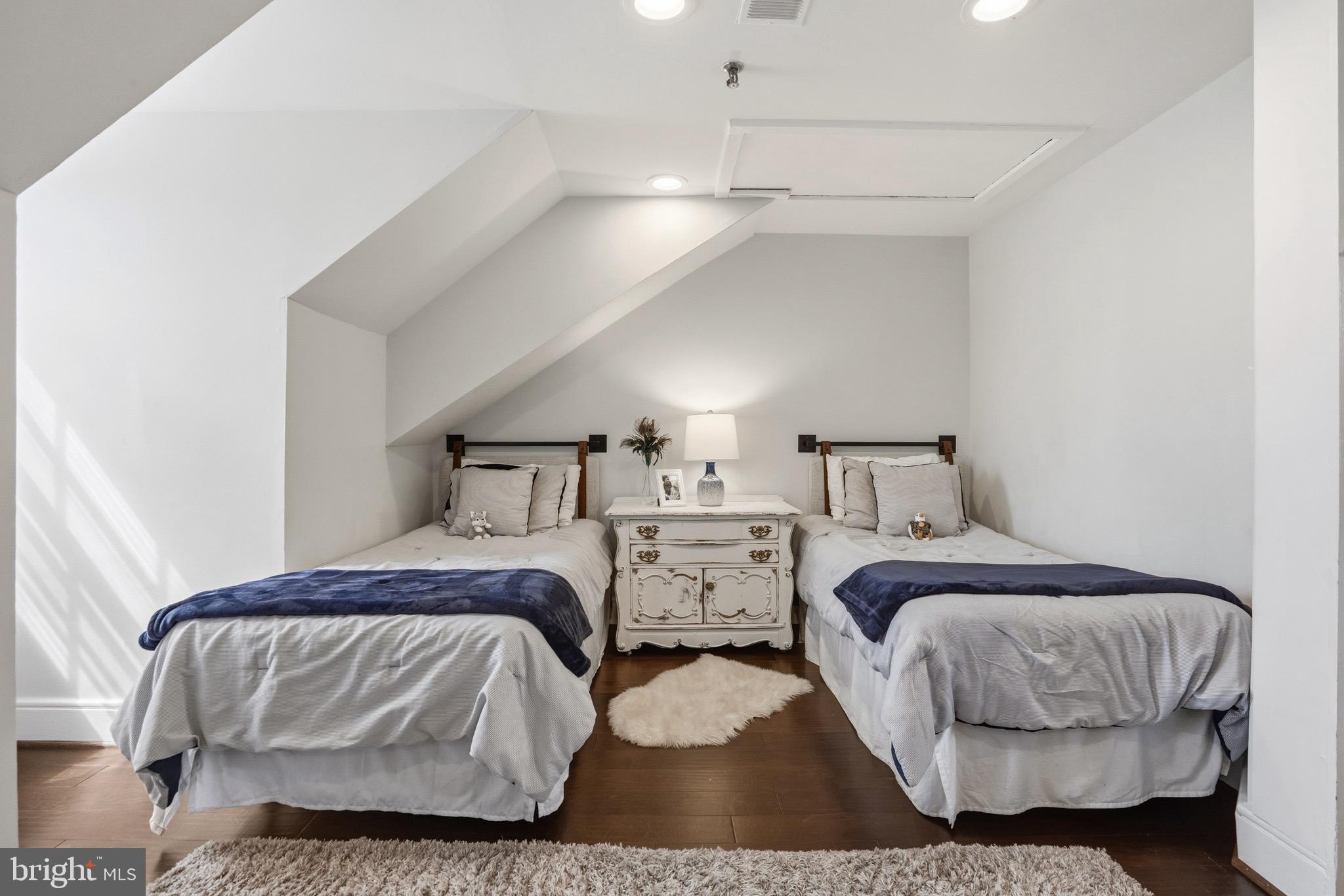 BARRISTER SQUARE - Residential
