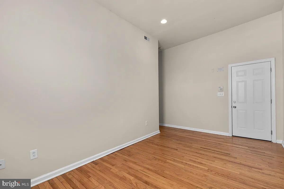 1275 MEIGS PLACE NE 3