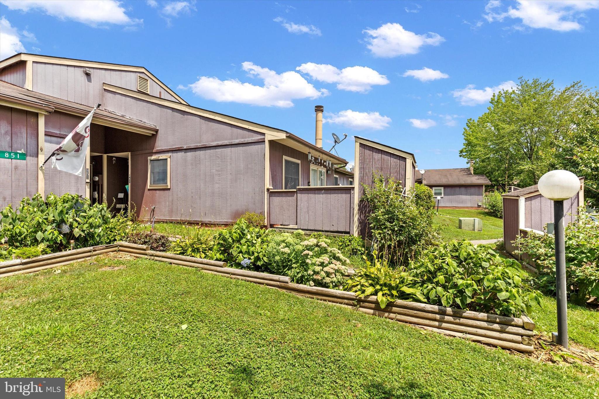 847 LOUISE COURT