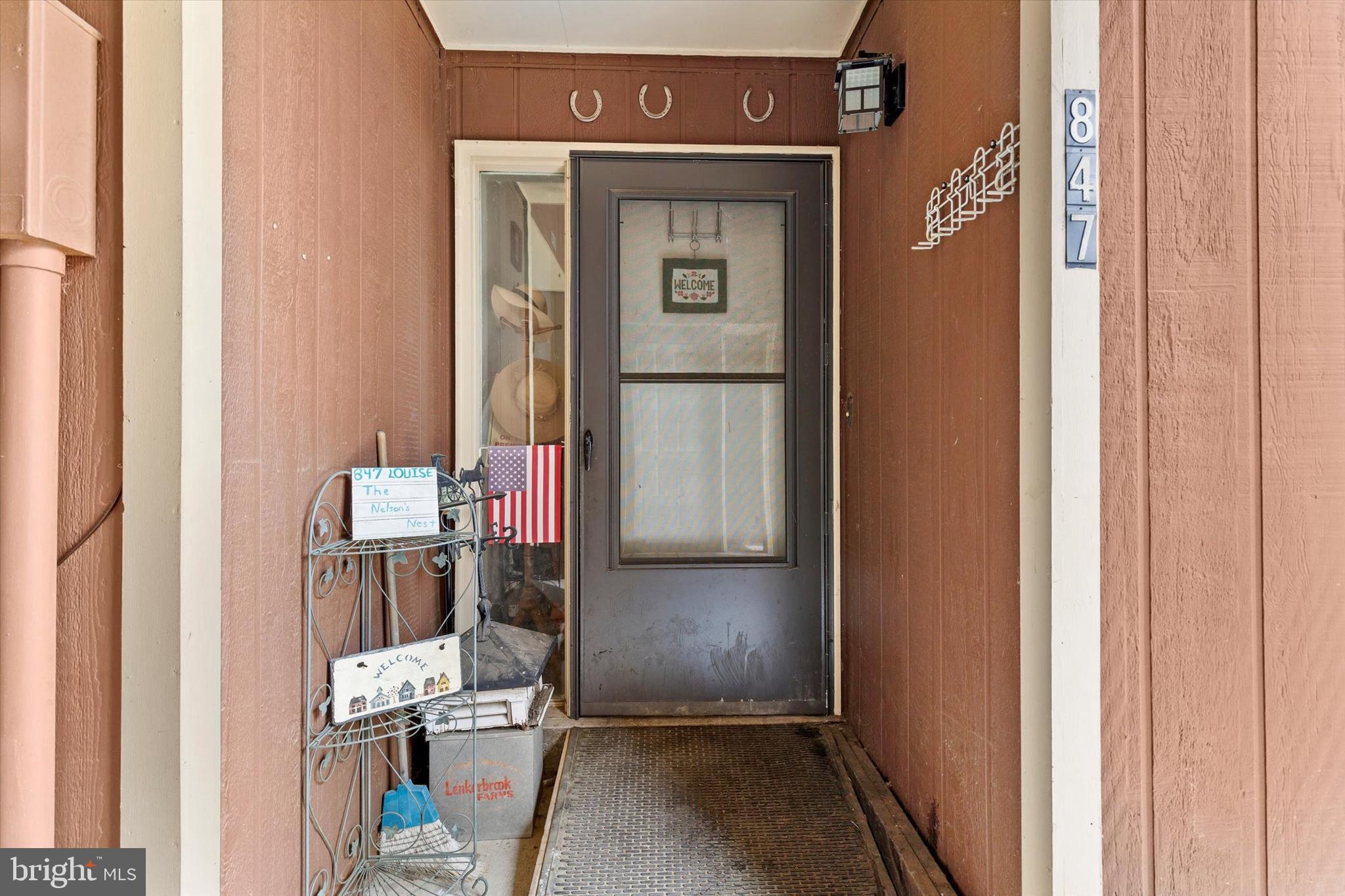 847 LOUISE COURT