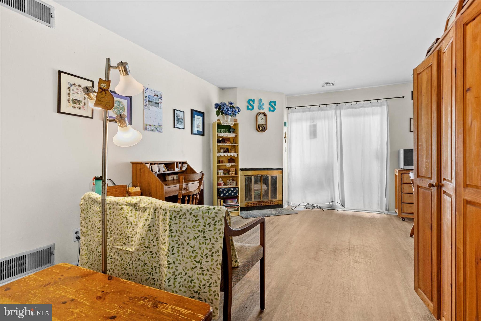 847 LOUISE COURT