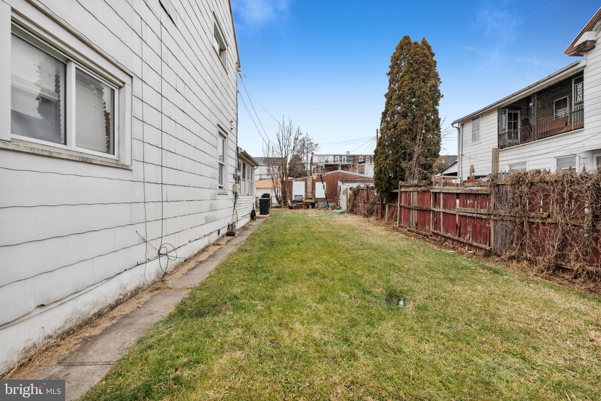 736 N LUMBER STREET 738