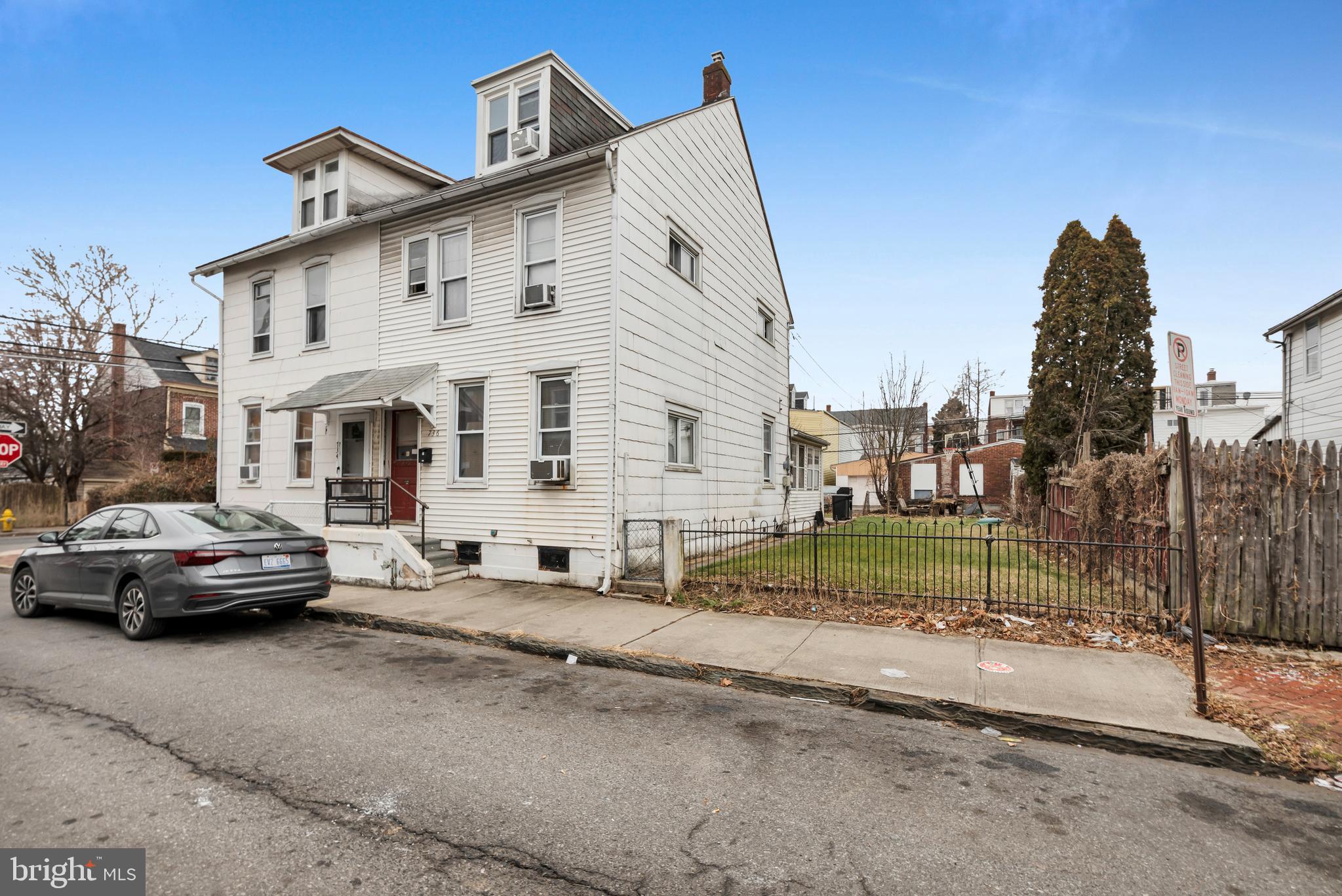 736 N LUMBER STREET 738