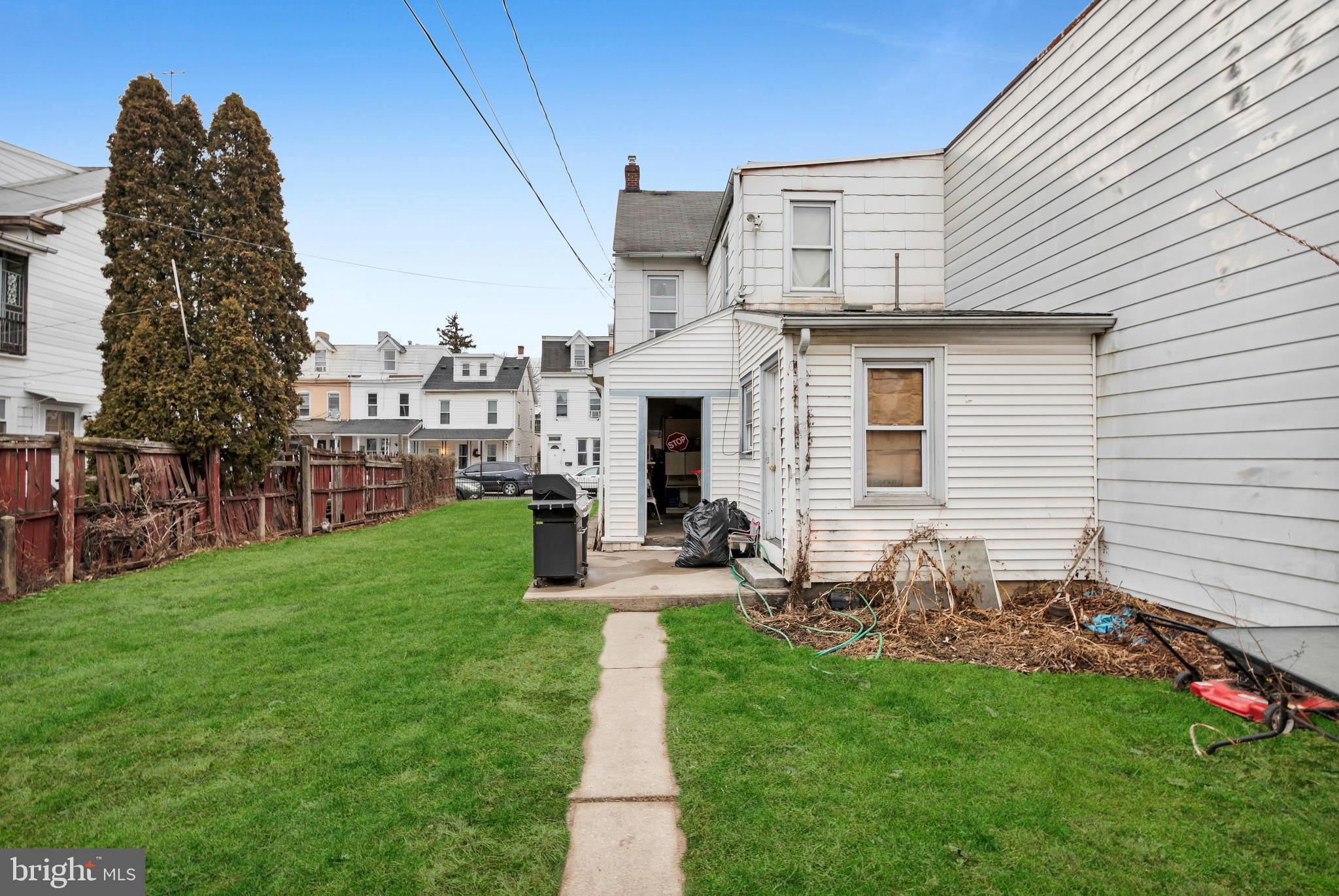 736 N LUMBER STREET 738