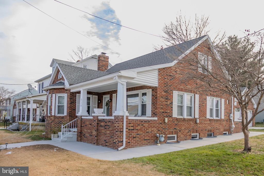 Photo of 328 W Elm Avenue, HANOVER, PA 17331 (MLS # PAYK2095134)