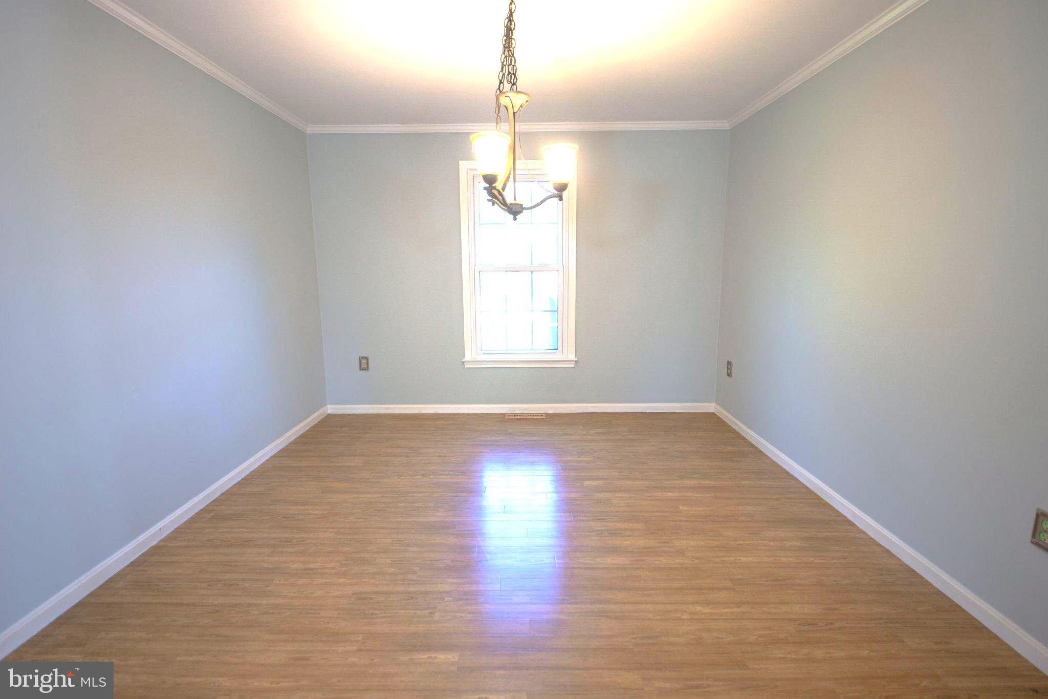 4 LABURNUM CLOSE