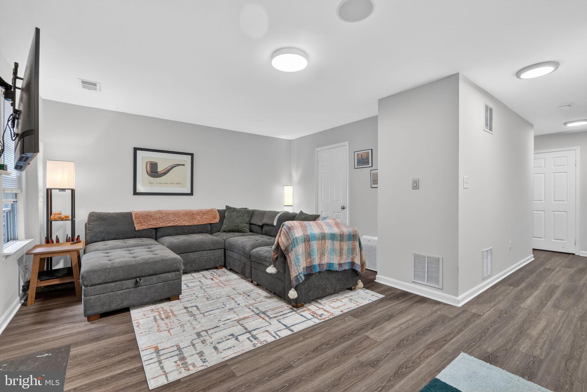 GUNSTON SQUARE - Residential