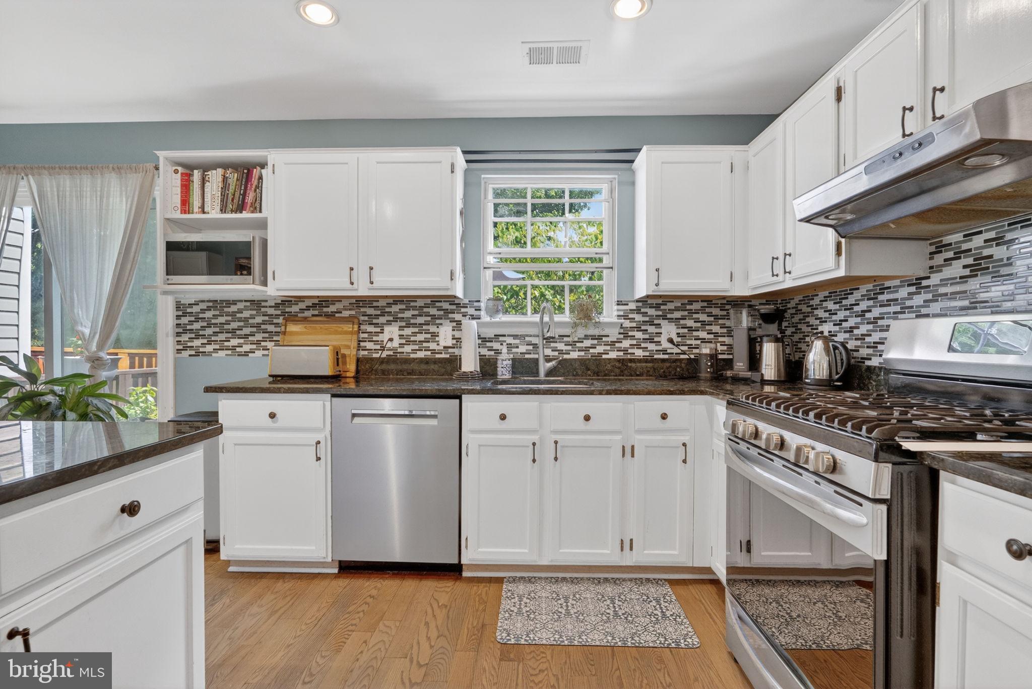 GUNSTON SQUARE - Residential