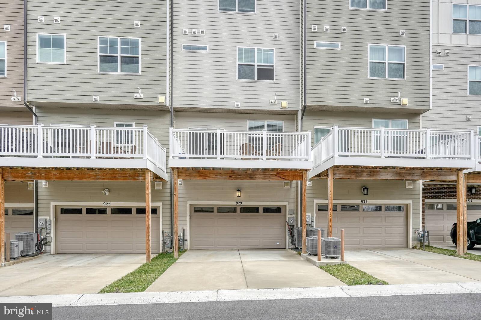 CROWN FARM - Residential