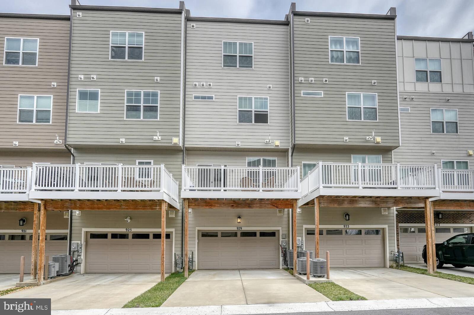 CROWN FARM - Residential