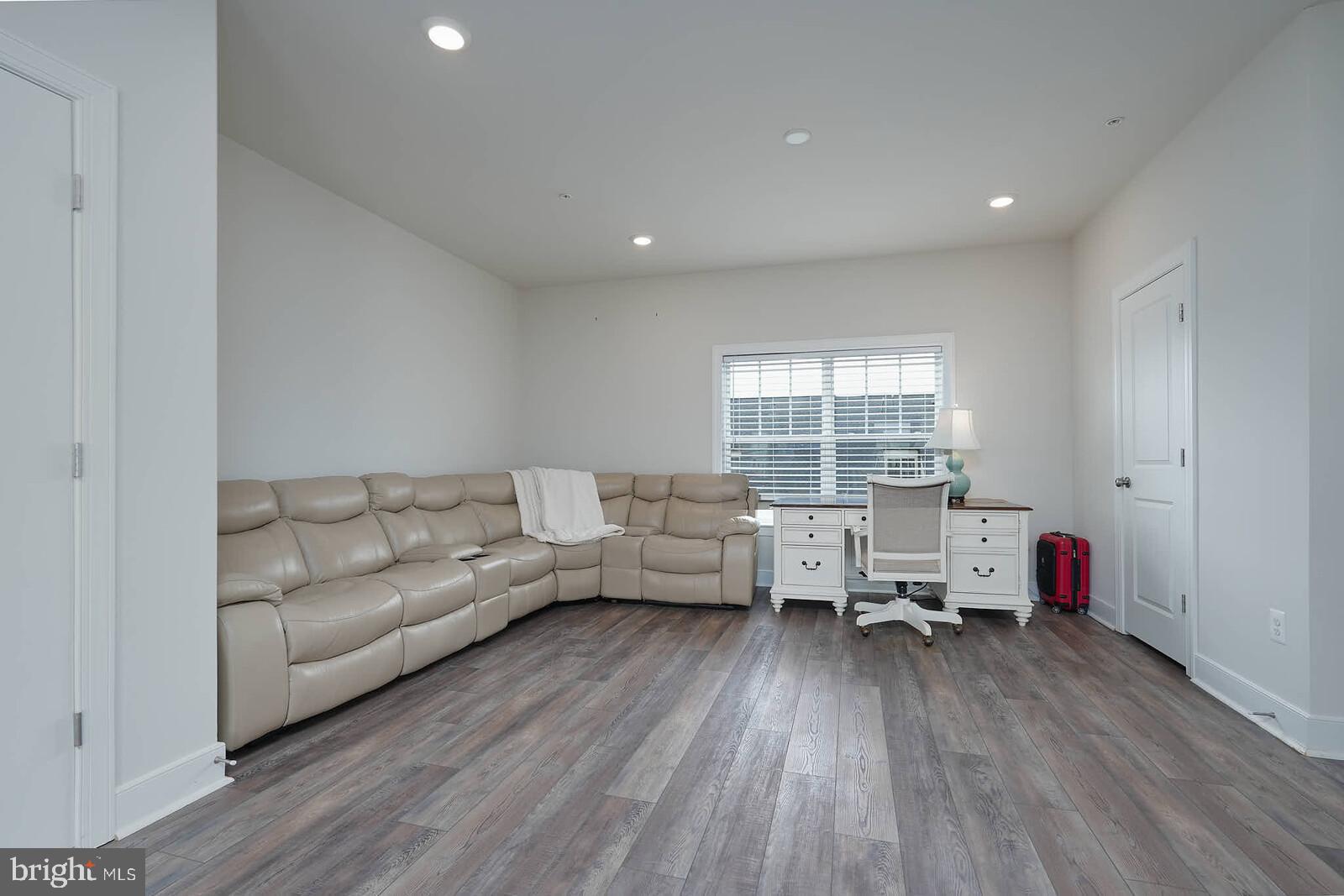 CROWN FARM - Residential