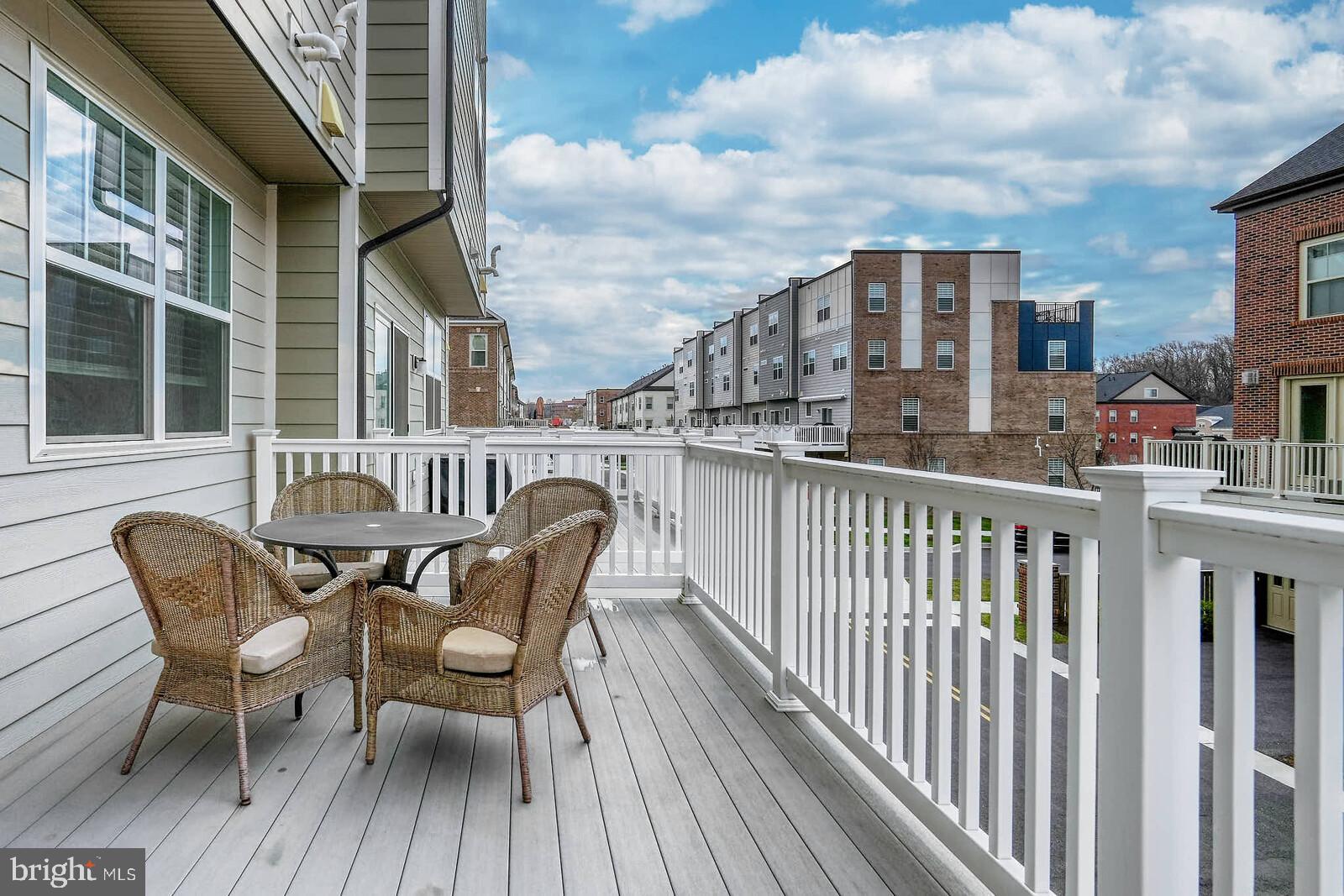 CROWN FARM - Residential