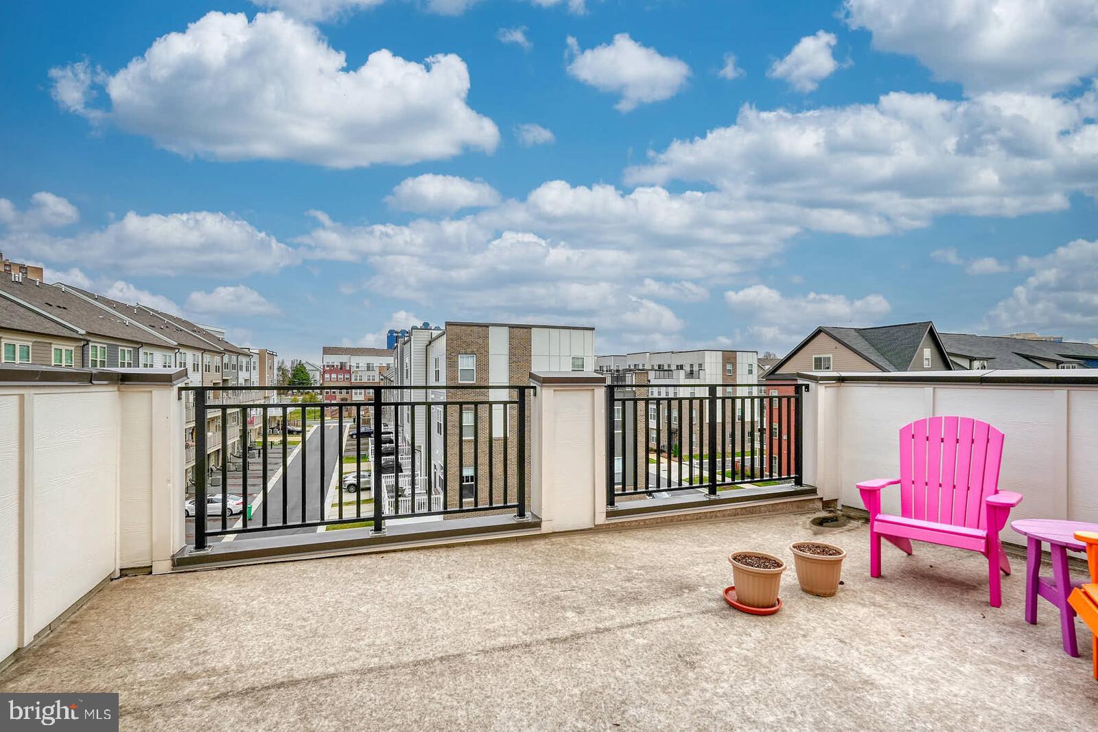 CROWN FARM - Residential