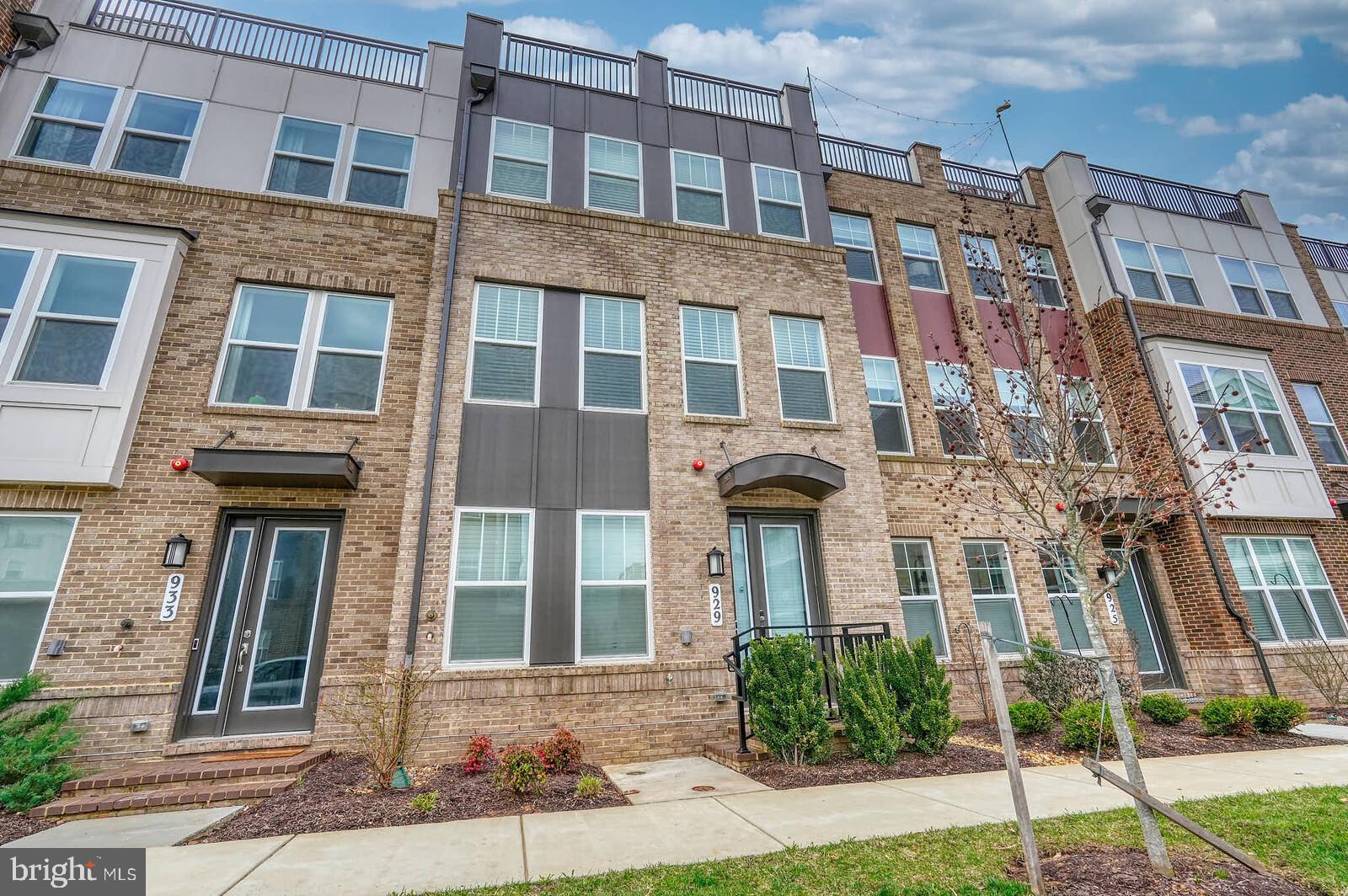 CROWN FARM - Residential