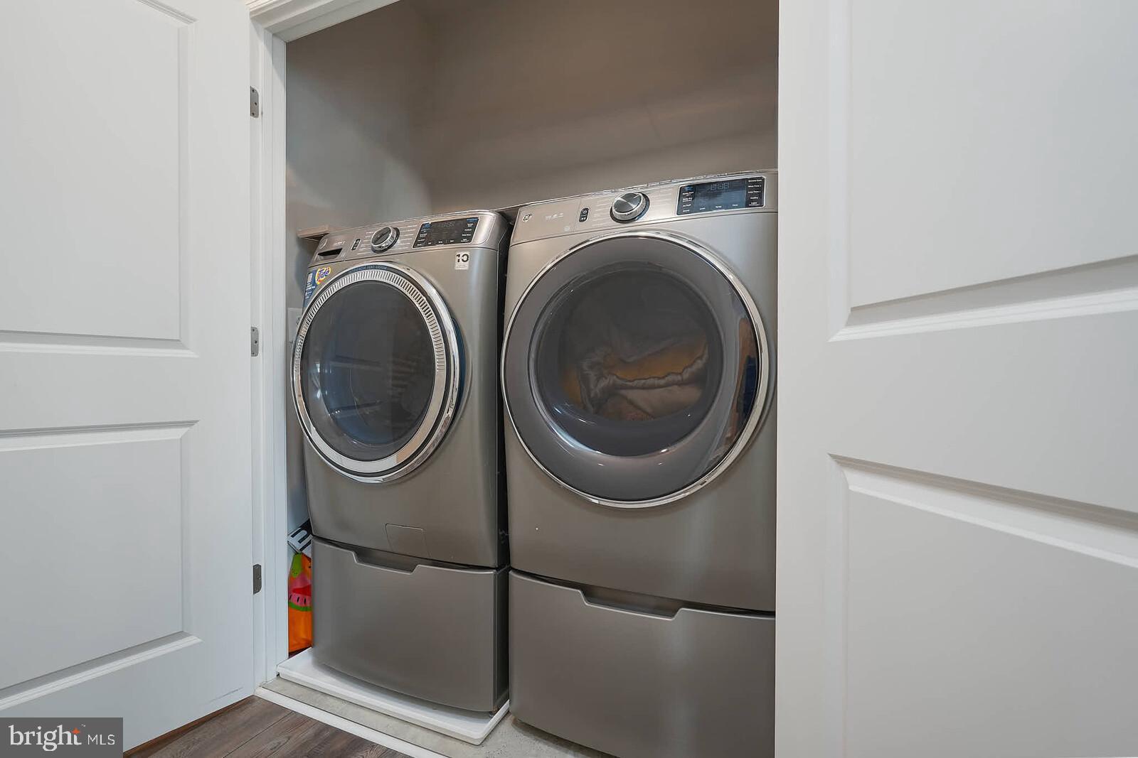 CROWN FARM - Residential