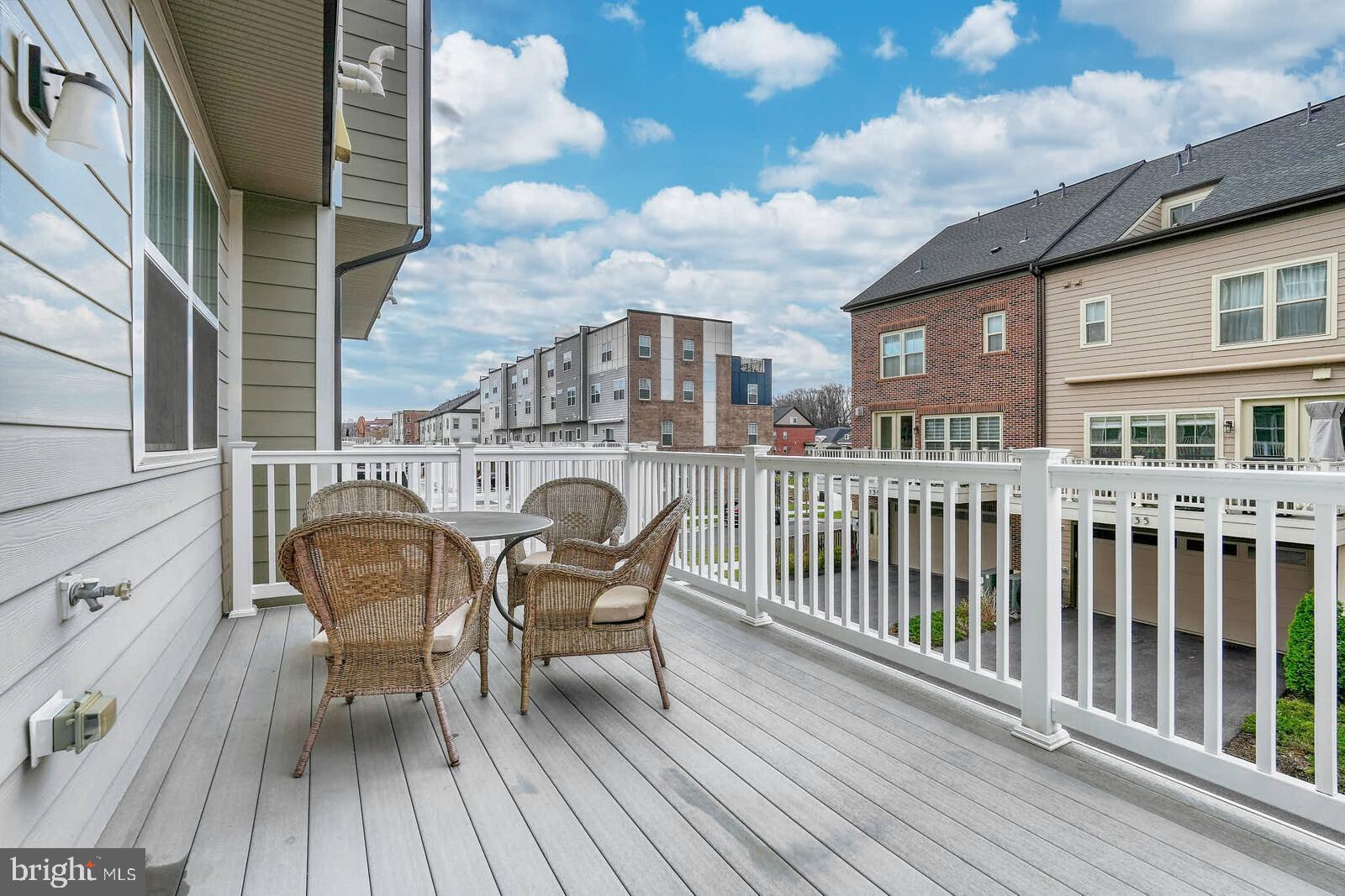 CROWN FARM - Residential