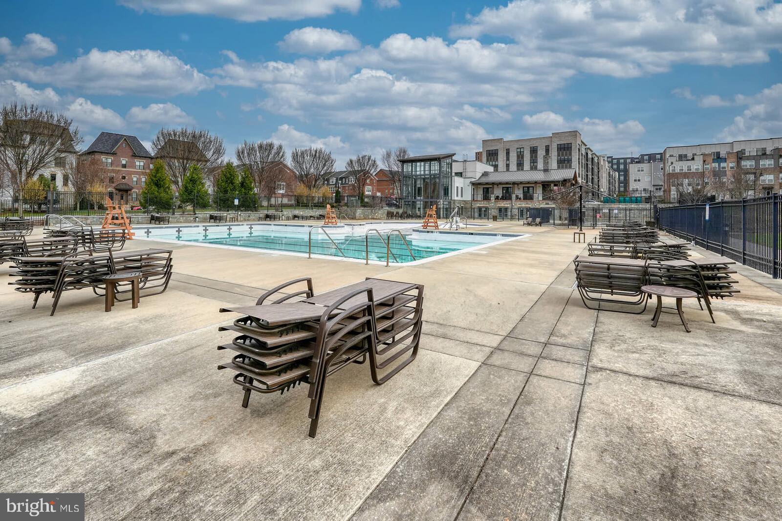 CROWN FARM - Residential