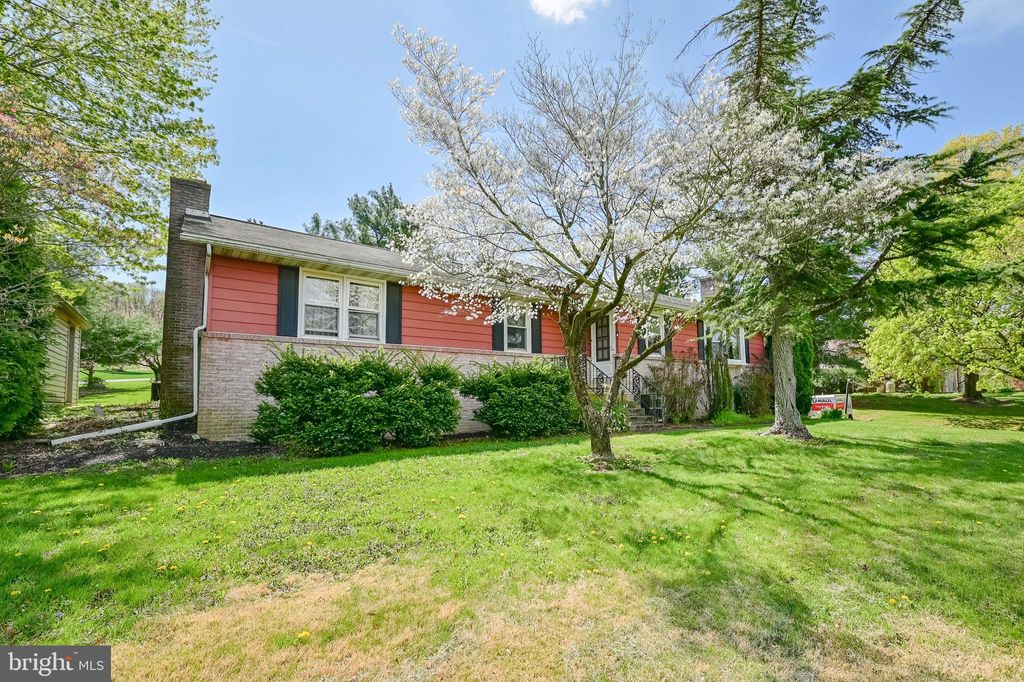 Photo of 1180 Sheep Hill Road, NEW HOLLAND, PA 17557 (MLS # PALA2064326)