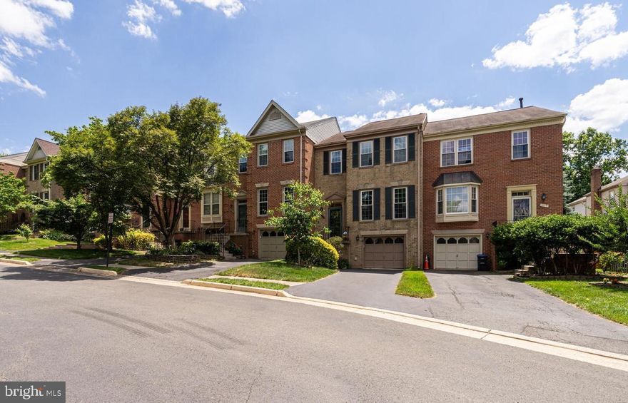 This beautiful townhome is located within the highly sought after Fair Ridge Community. This beautifully maintained home offers 3bedrooms 2 bathrooms on upper level and a spacious rec room with half bath on the lower level.