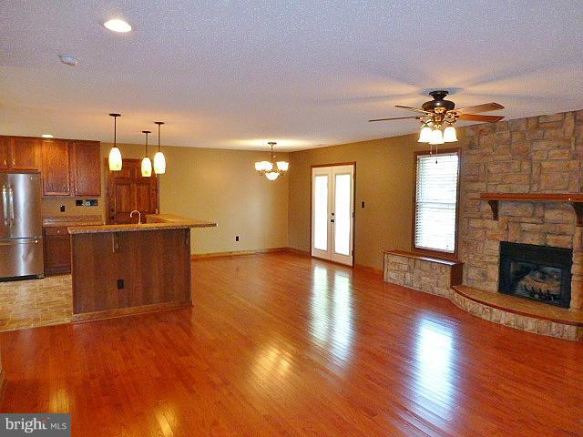 HIDDEN FIELDS - Residential Lease