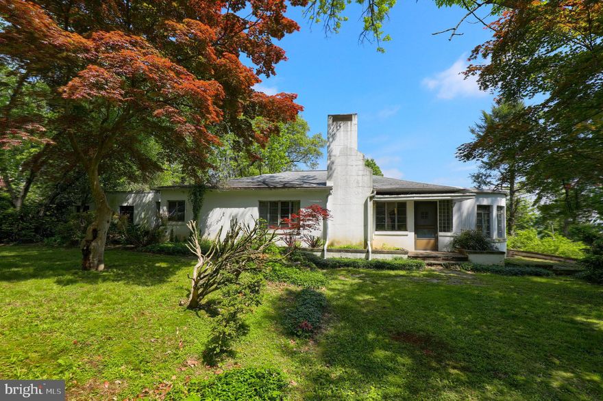 Great Blossom Hill Opportunity! 2 bedroom 1 bath home with outstanding potential. The home is in need of renovation as it is being sold as is.