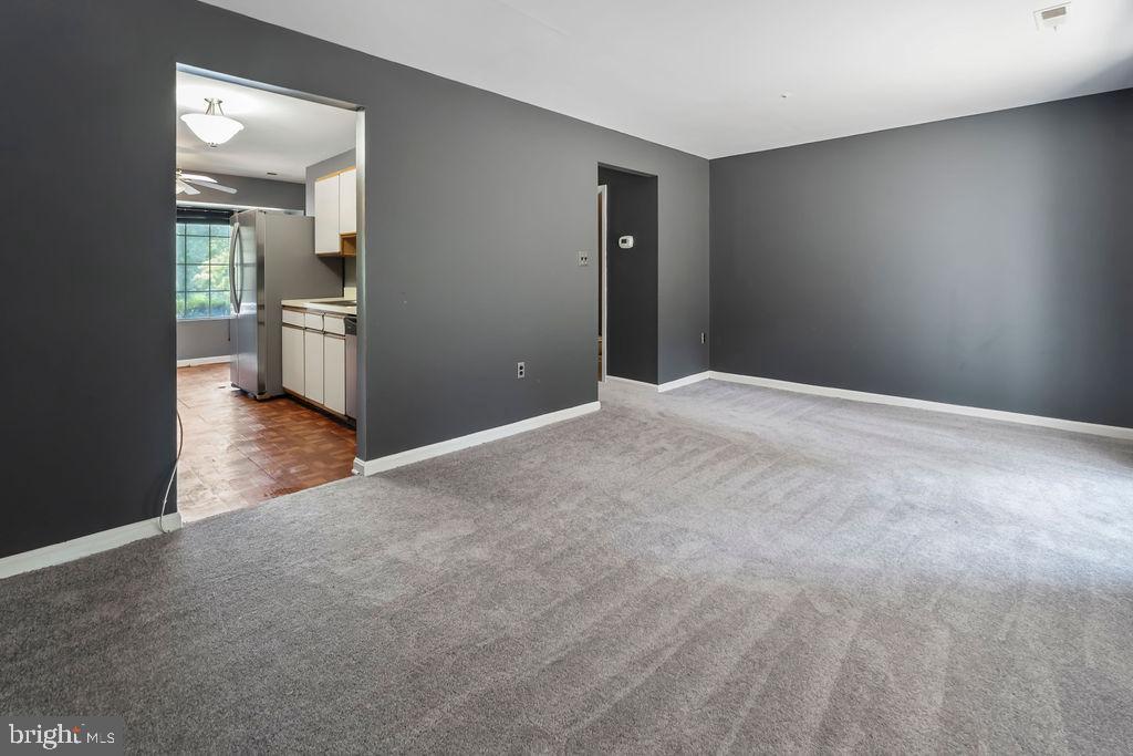 MAPLE SHADE - Residential