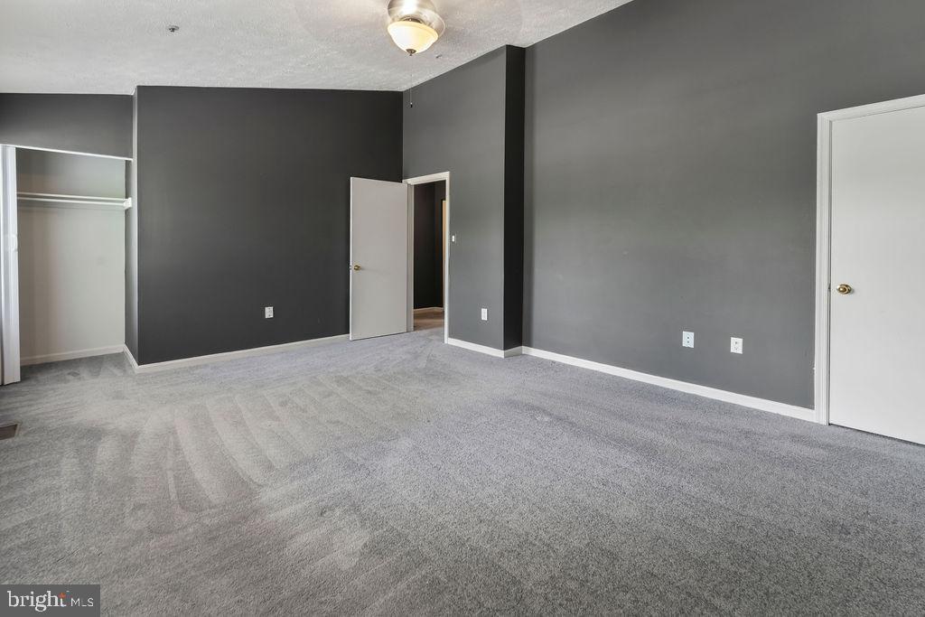 MAPLE SHADE - Residential