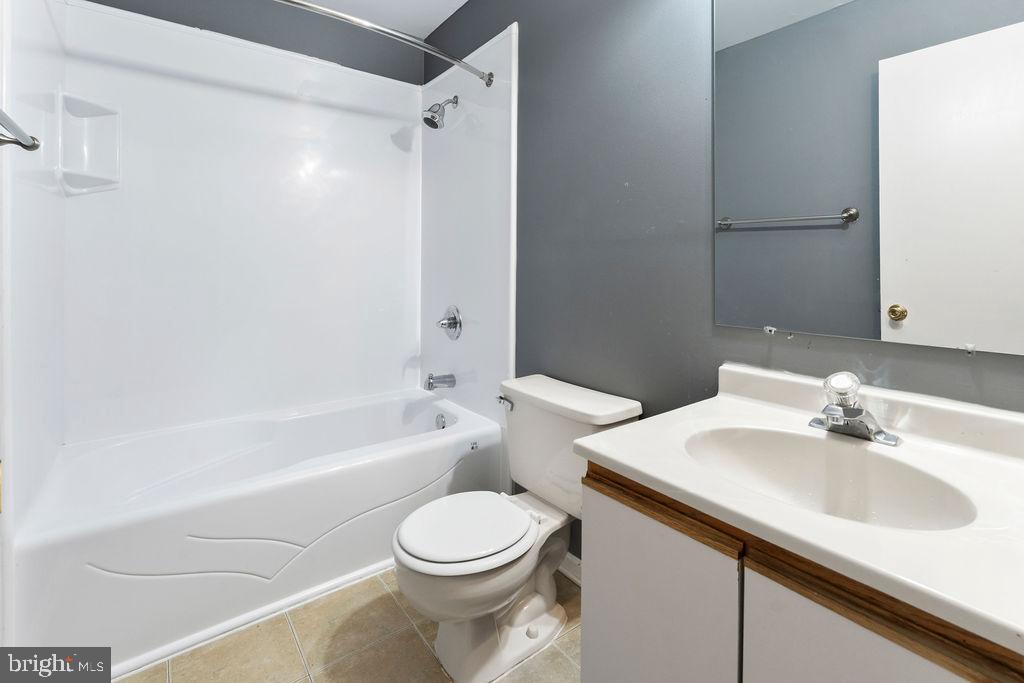 MAPLE SHADE - Residential