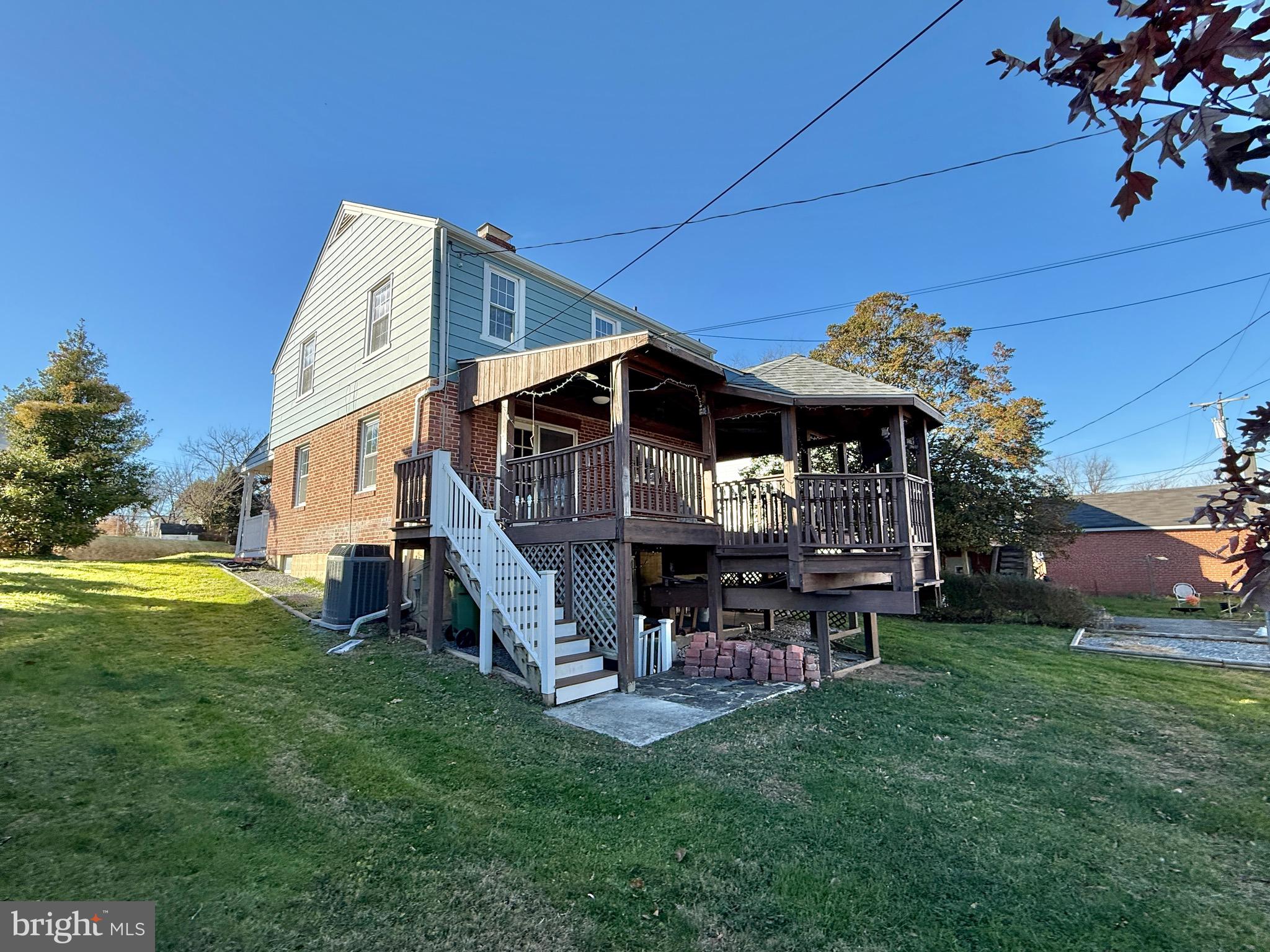 MEDFIELD - Residential